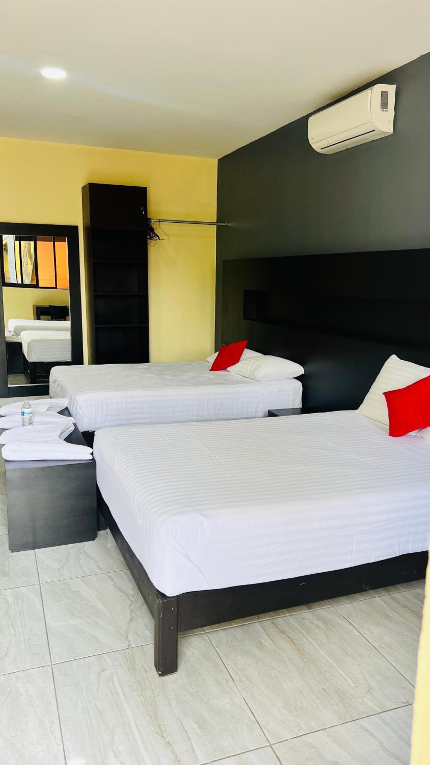 Deluxe Quadruple Room - Photo 6