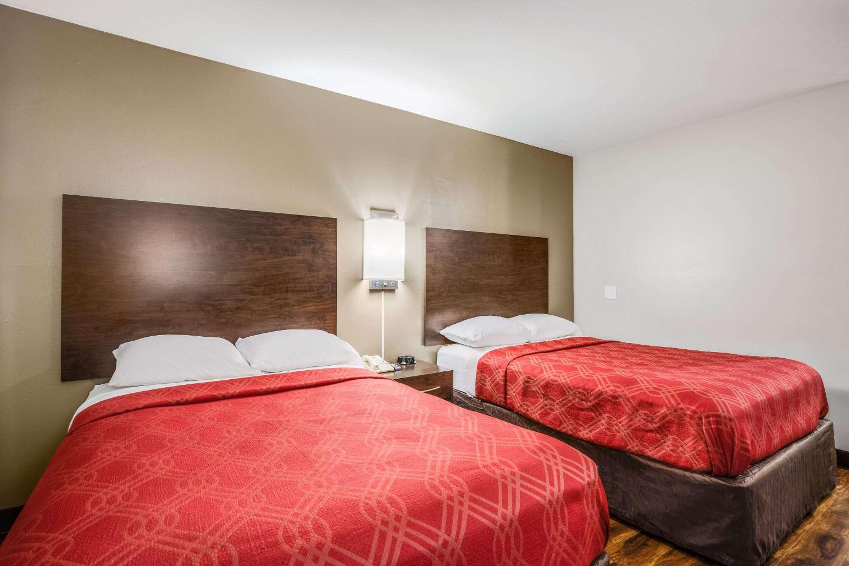 Double Room with Two Double Beds - Photo 3
