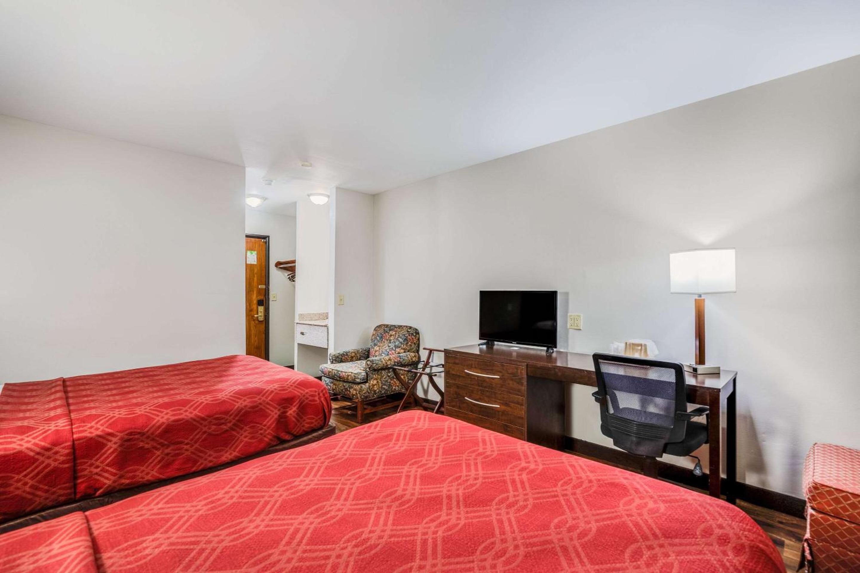 Double Room with Two Double Beds - Photo 4