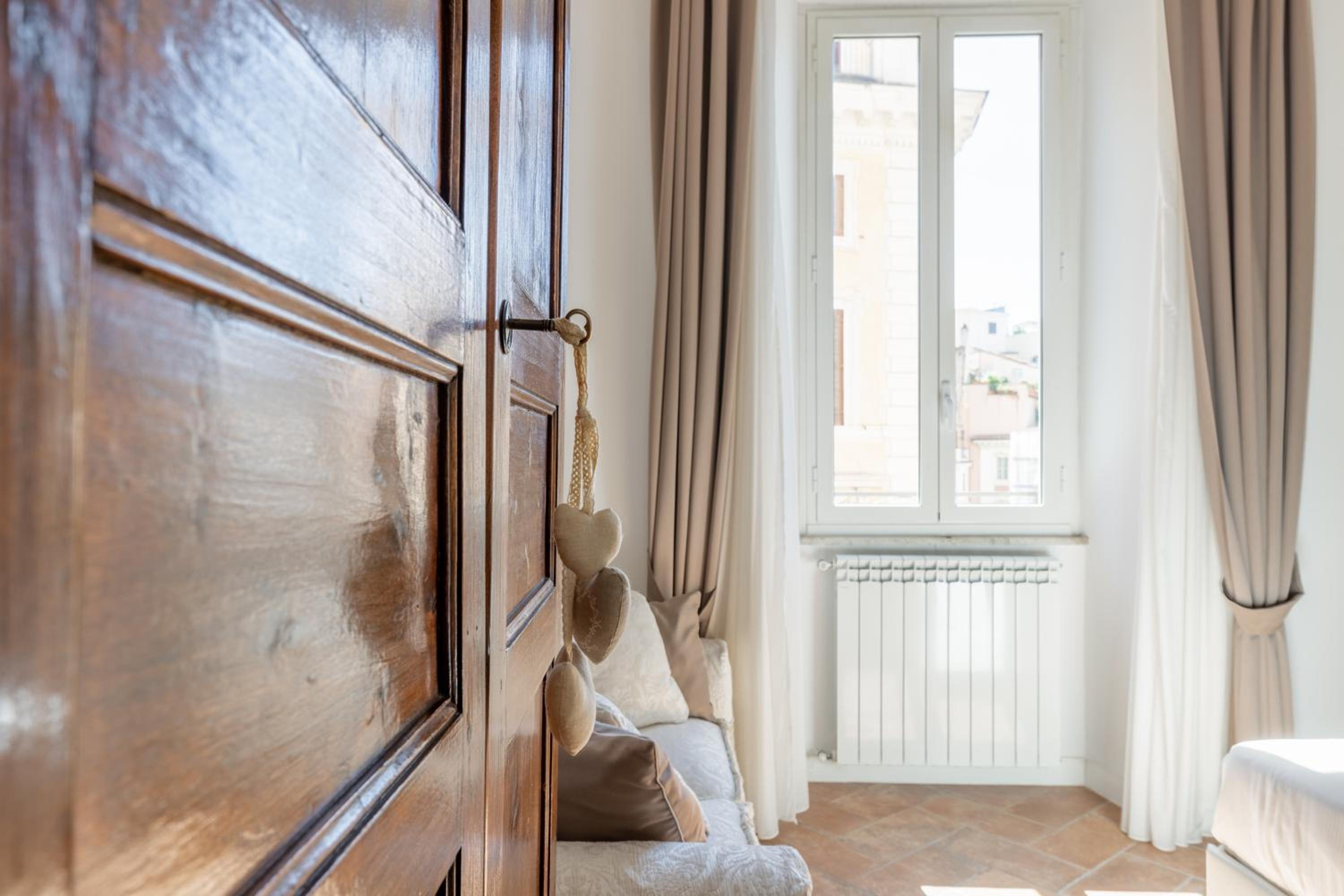 Two-Bedroom Apartment with Pantheon View photo 2