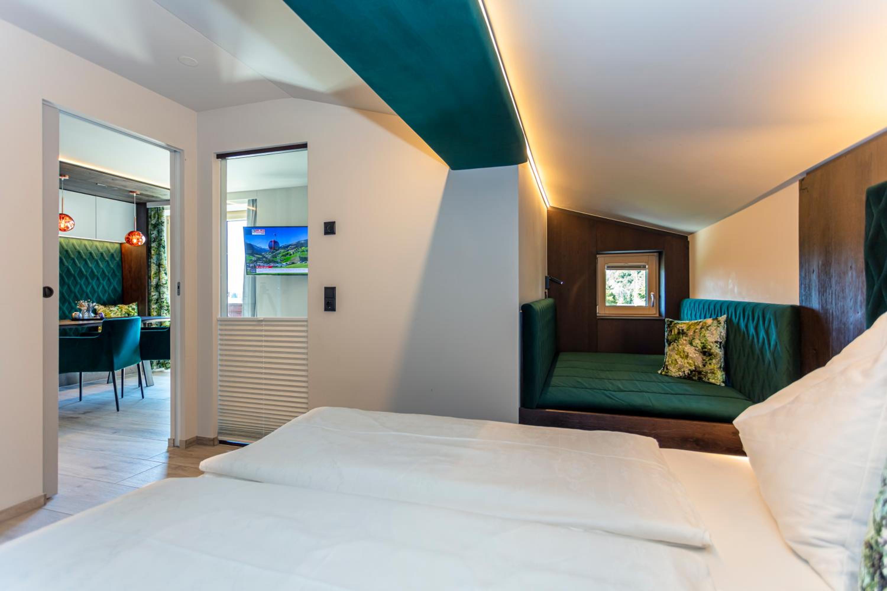 Apartment with Balcony - Photo 5
