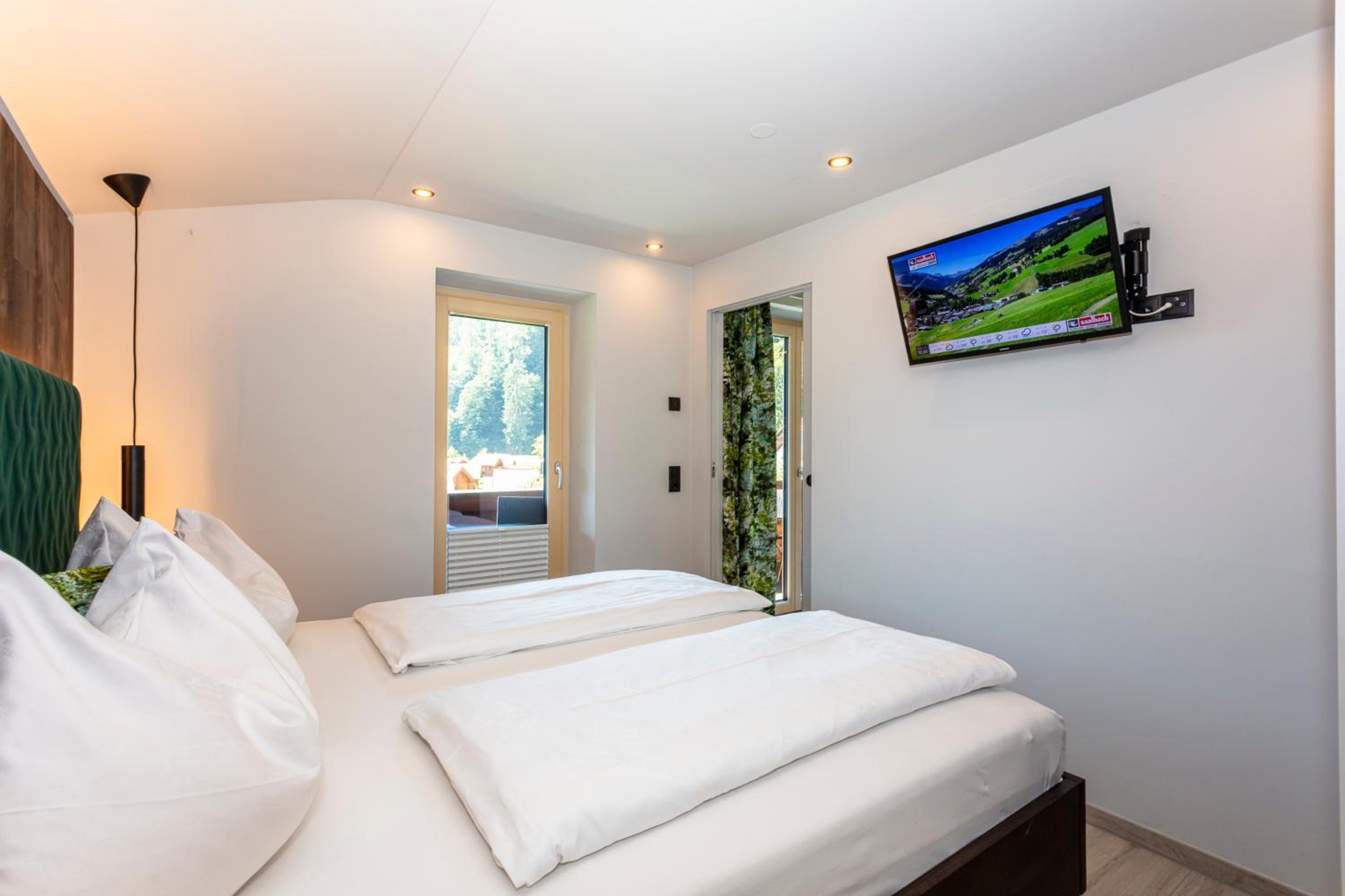 Apartment with Lake View - Photo 9