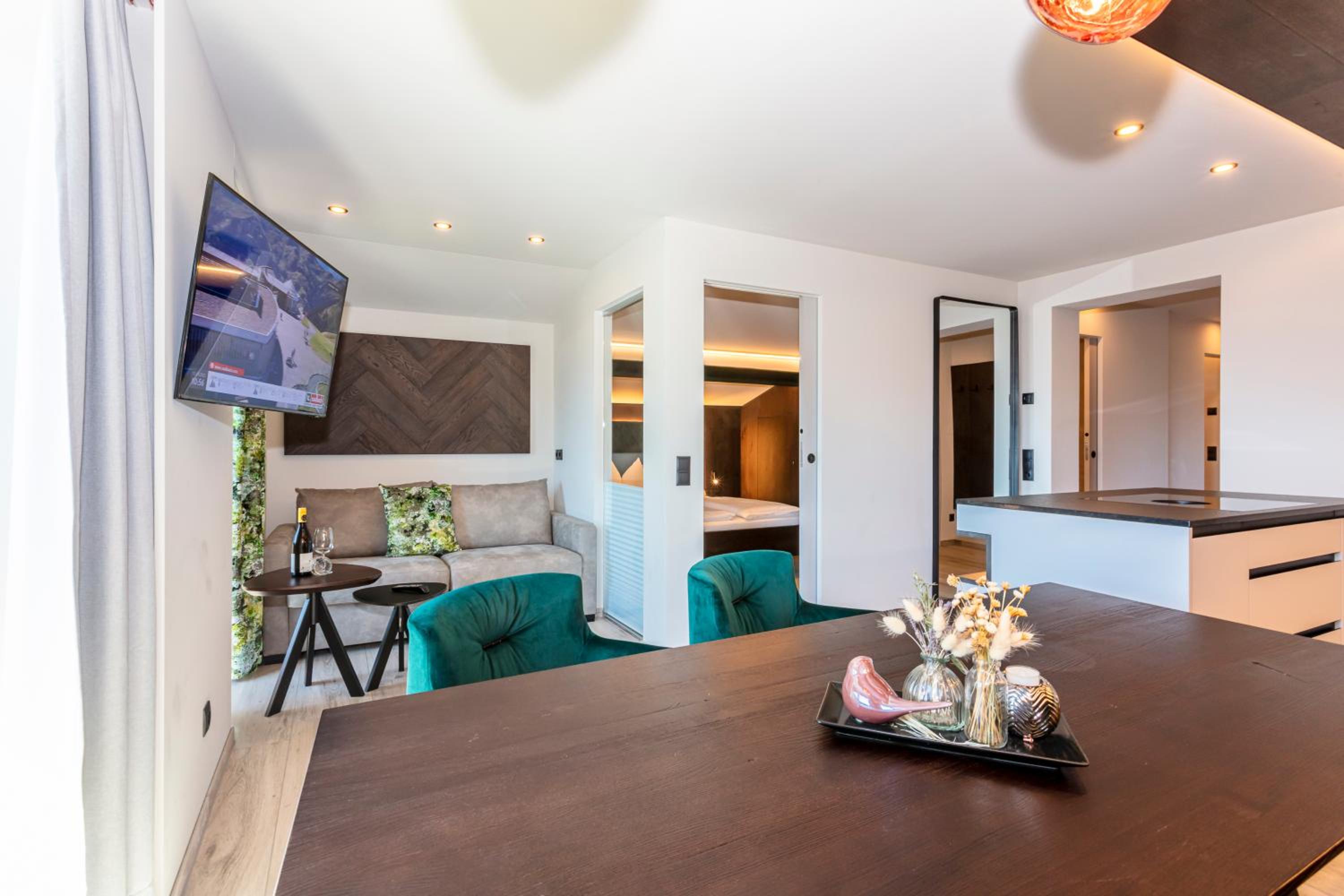 Apartment with Balcony - Photo 7