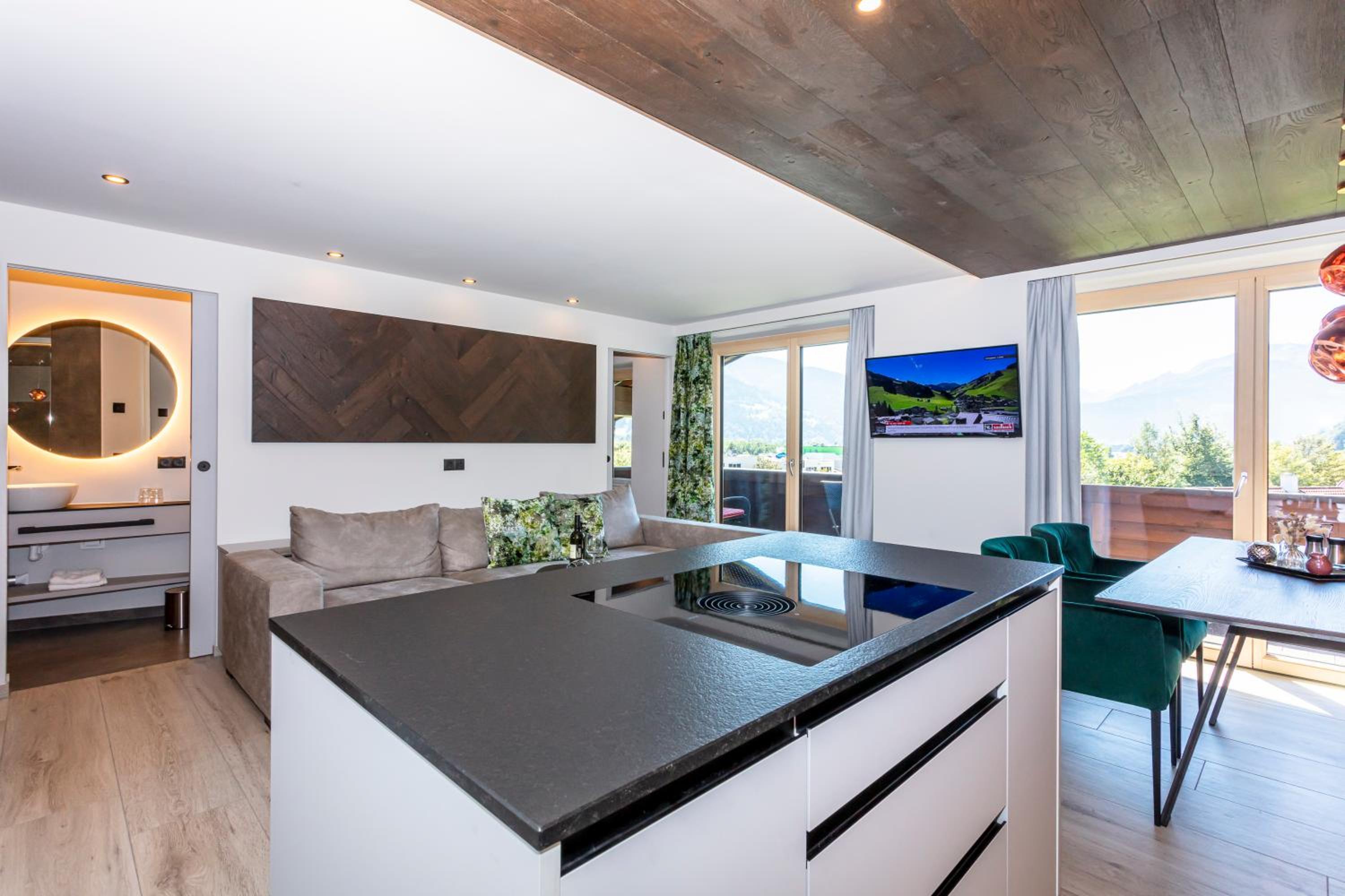 Apartment with Lake View - Photo 11