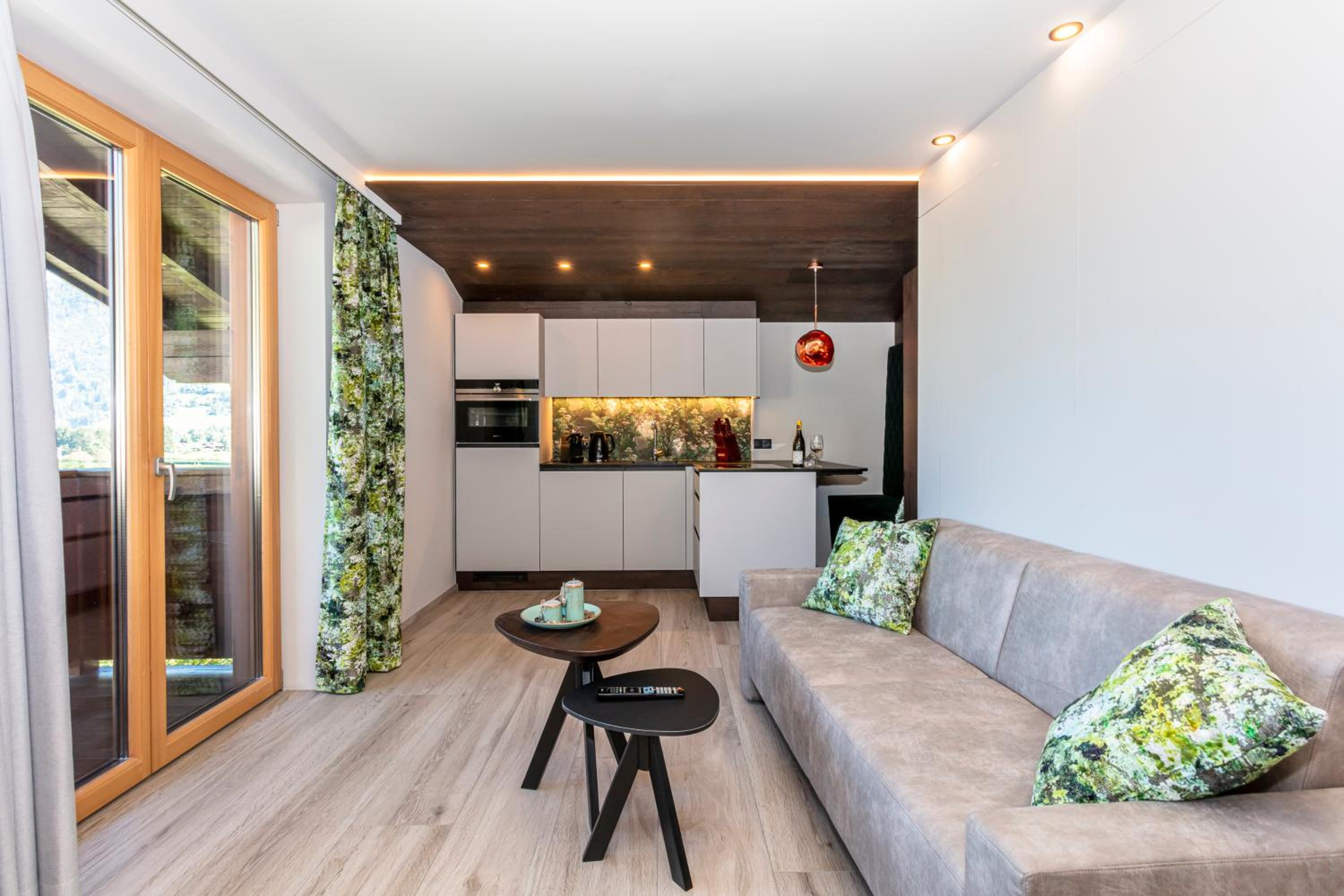 Apartment with Mountain View - Photo 2
