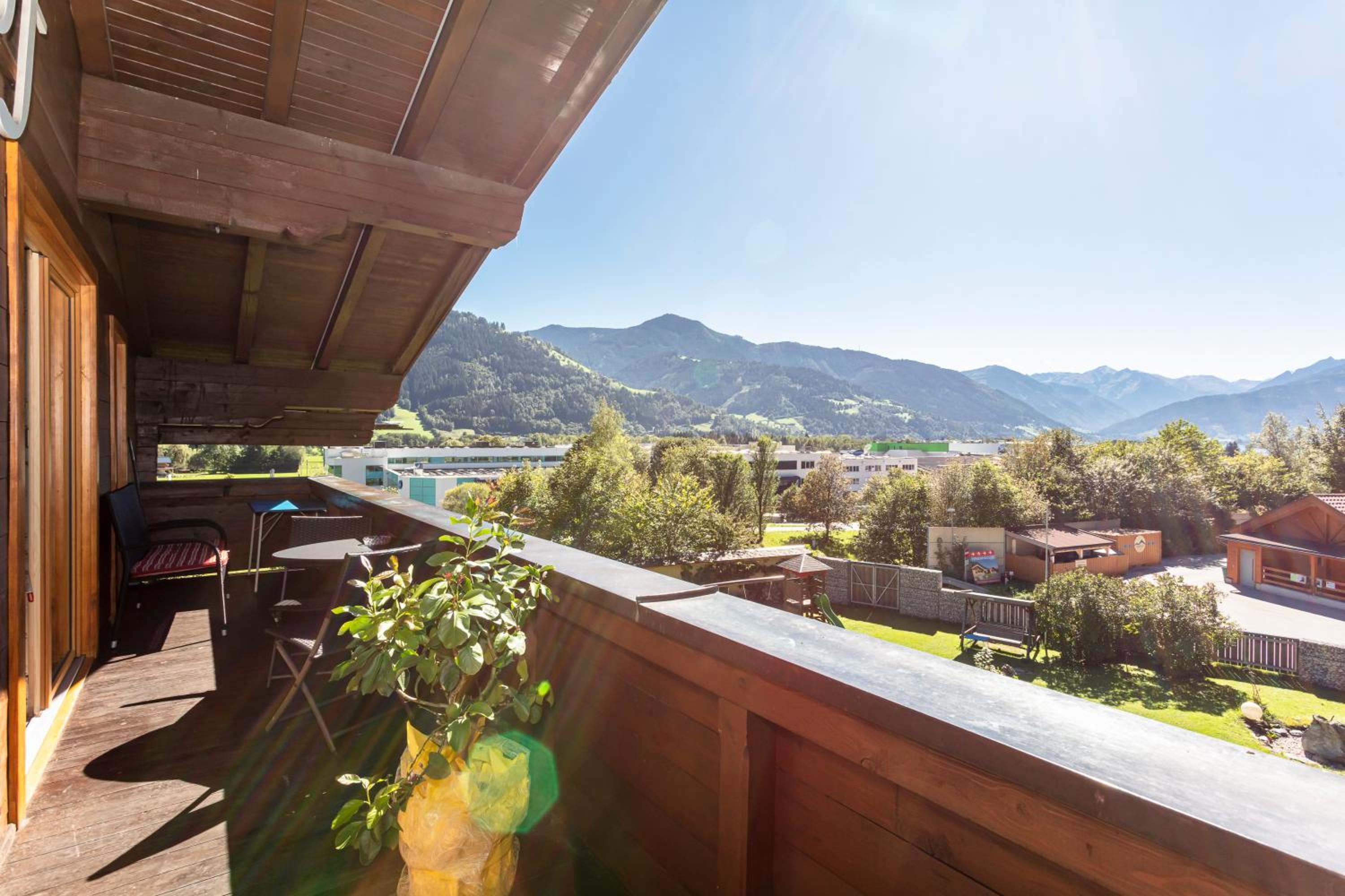 Apartment with Lake View - Photo 10