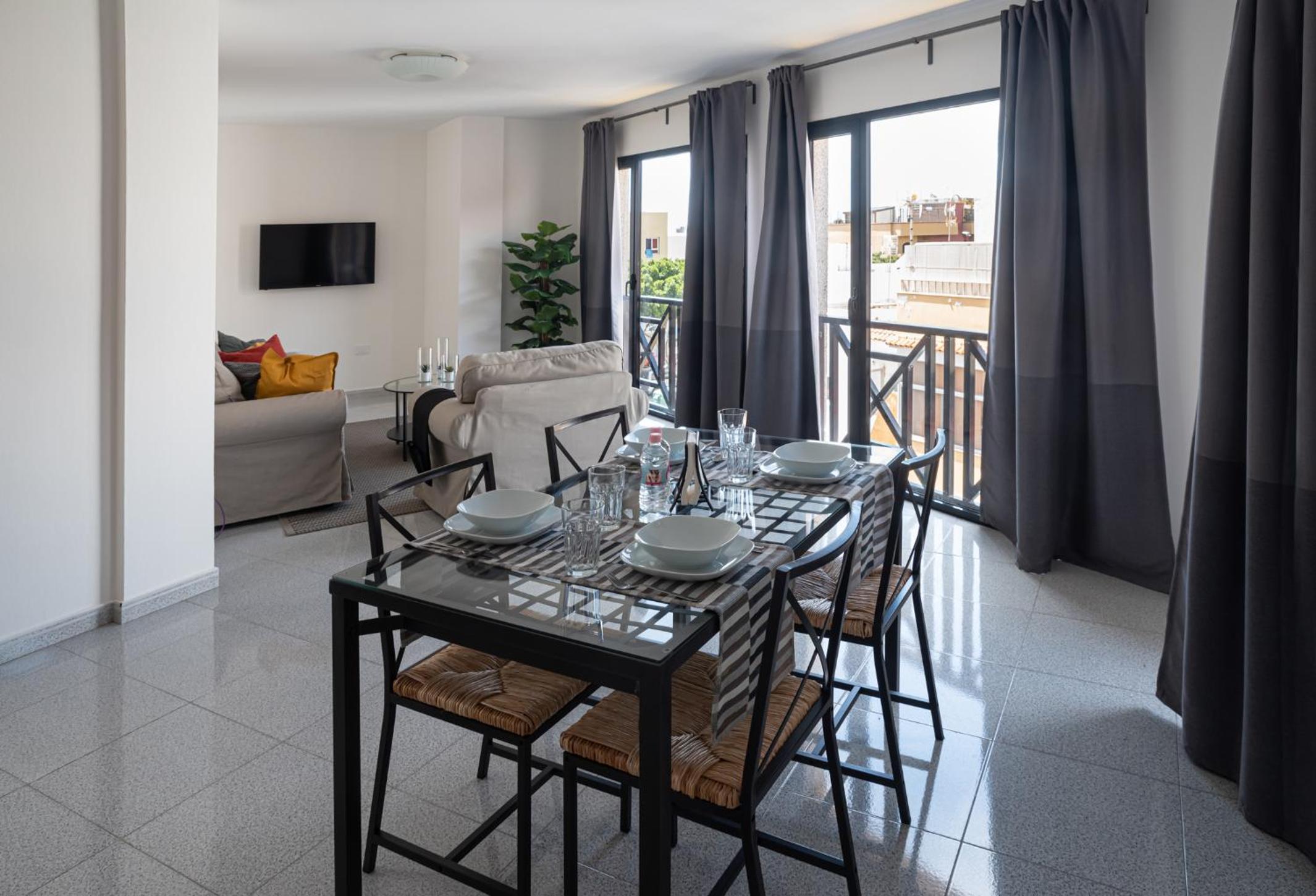 Two-Bedroom Deluxe Apartment with Balcony photo 2