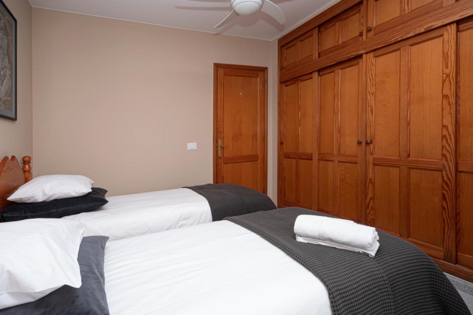 Two-Bedroom Apartment with Balcony and Highway View photo 3