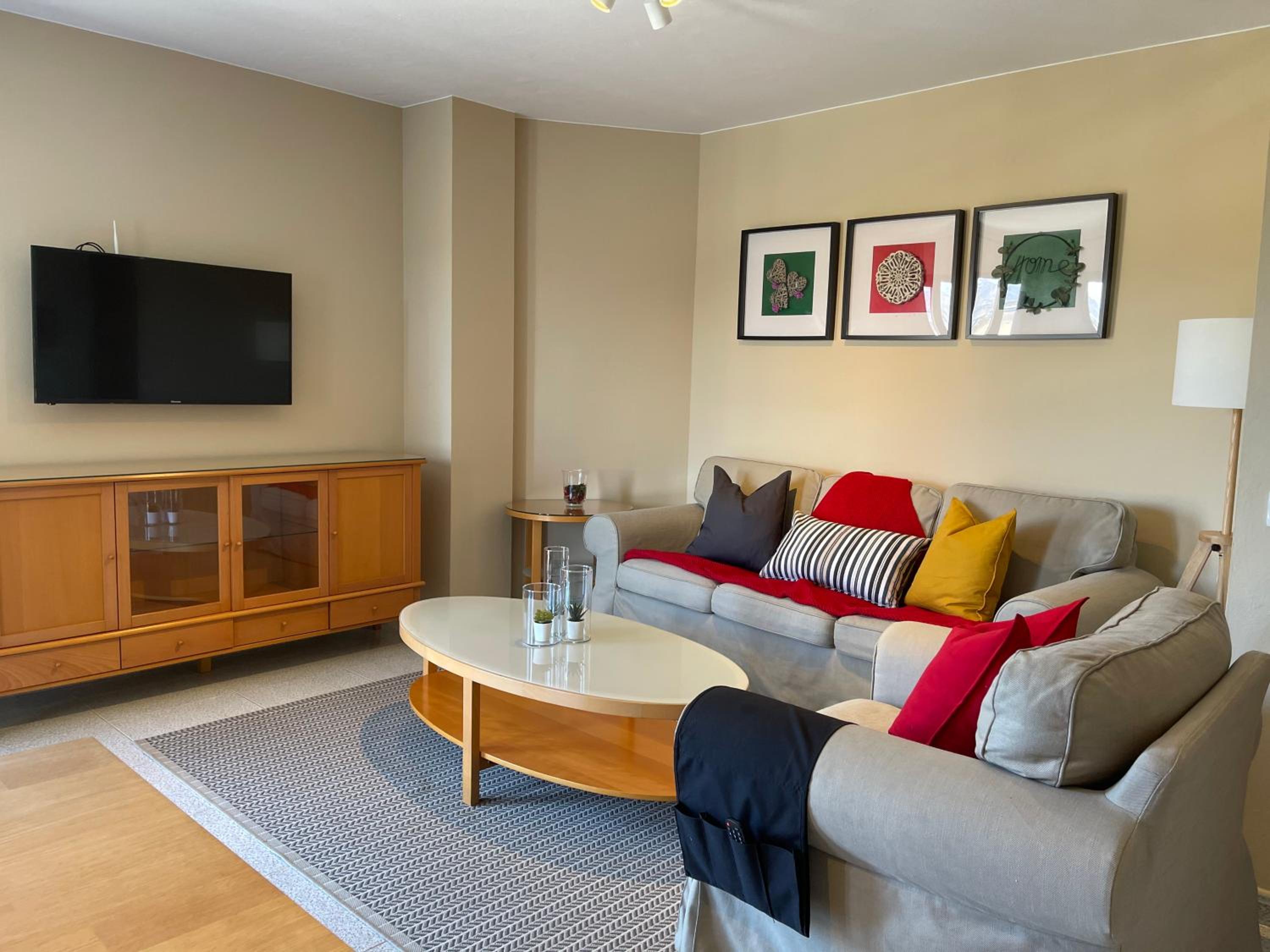 Two-Bedroom Apartment with Balcony and Highway View photo 3