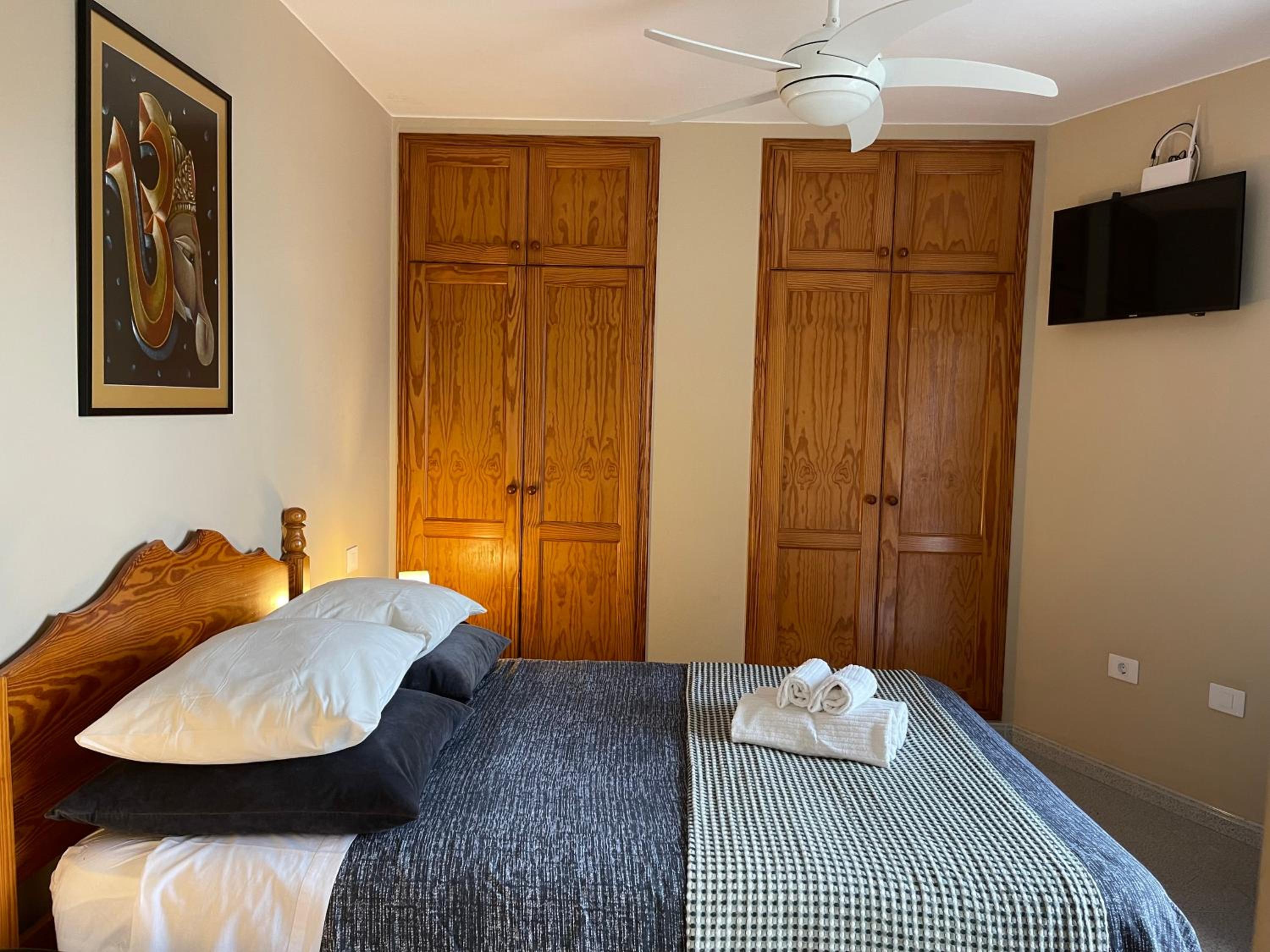 Two-Bedroom Apartment with Balcony and Highway View photo 2