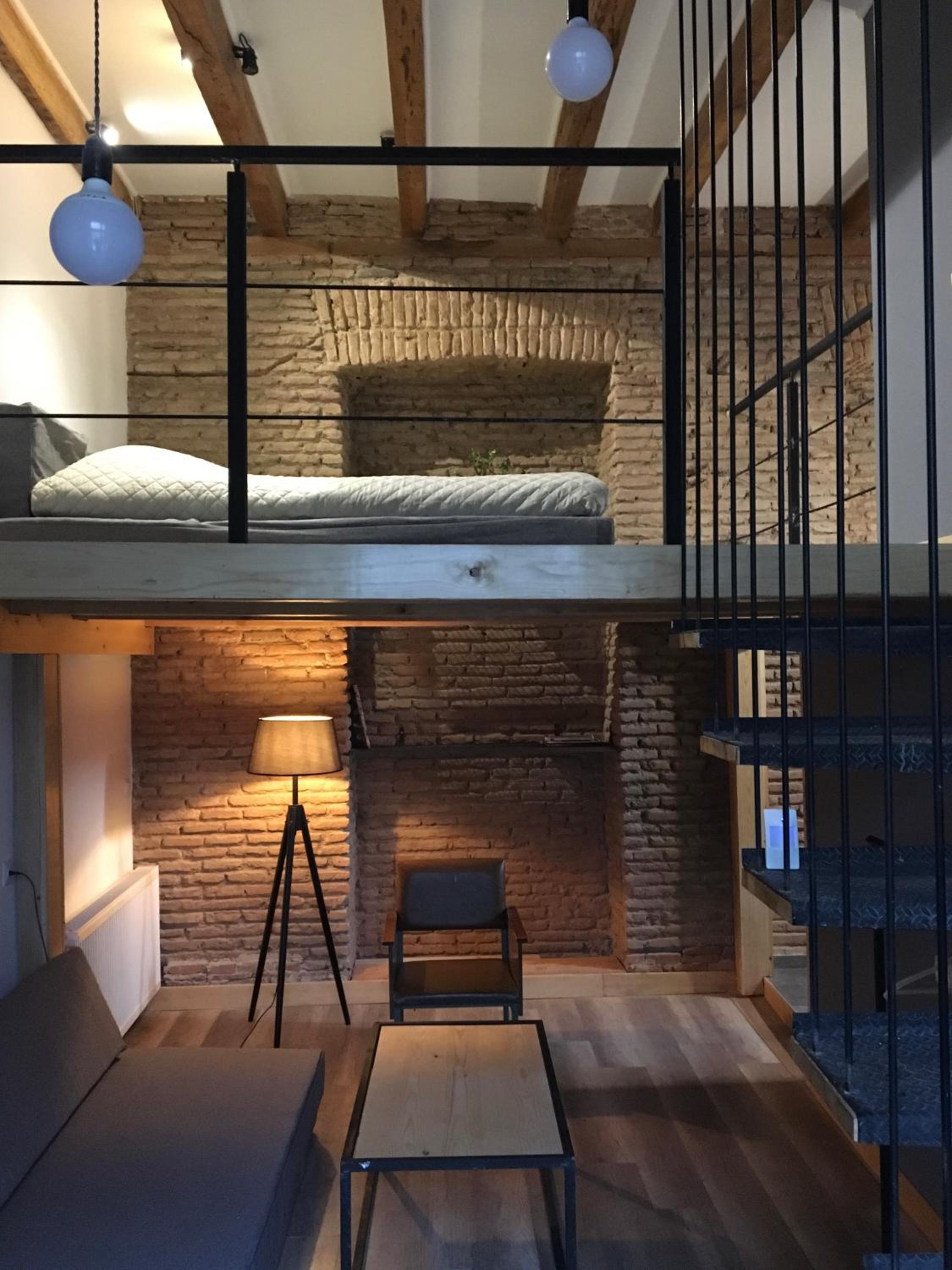 One-Bedroom Apartment - Photo 1