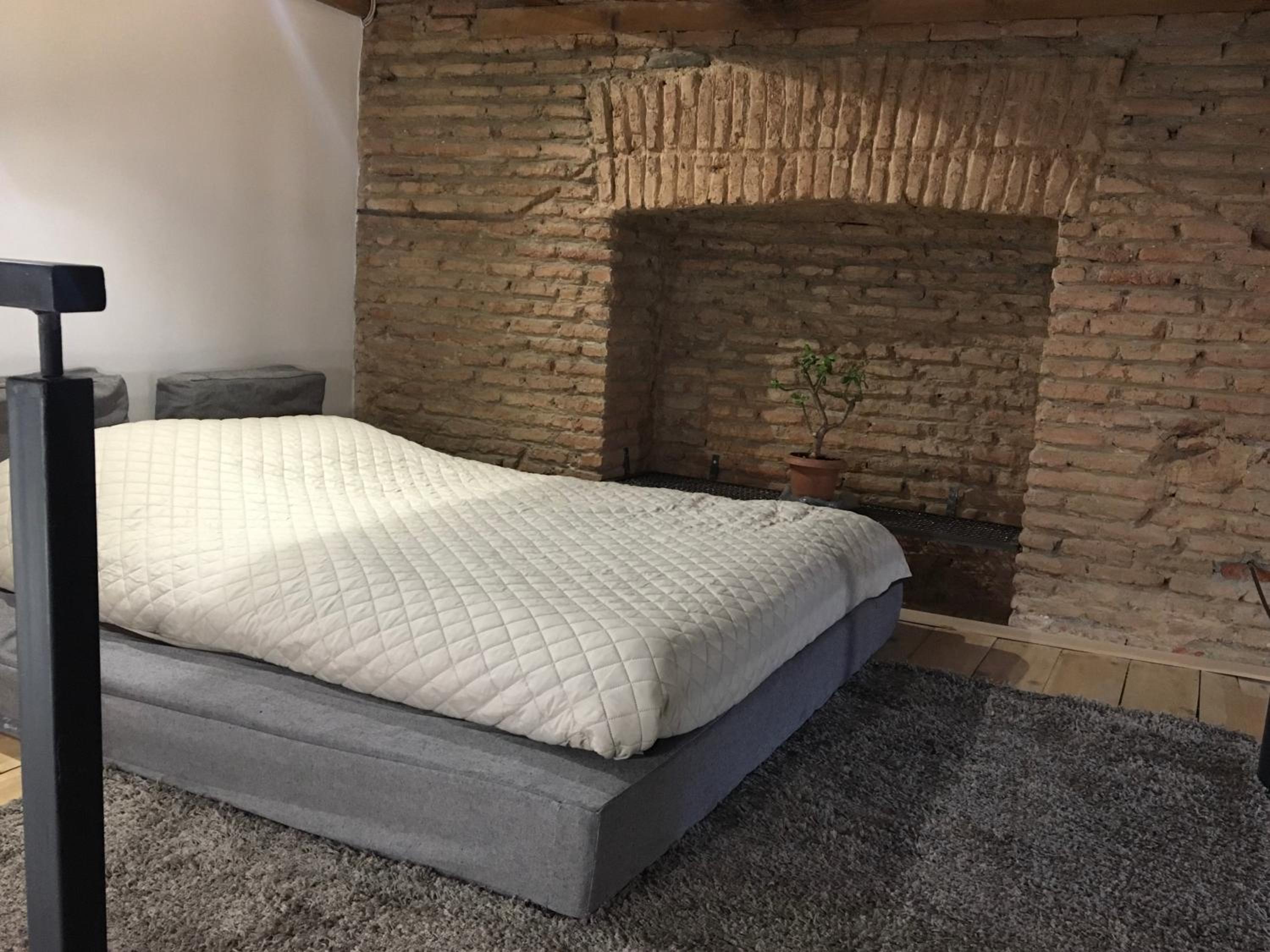 One-Bedroom Apartment - Photo 12
