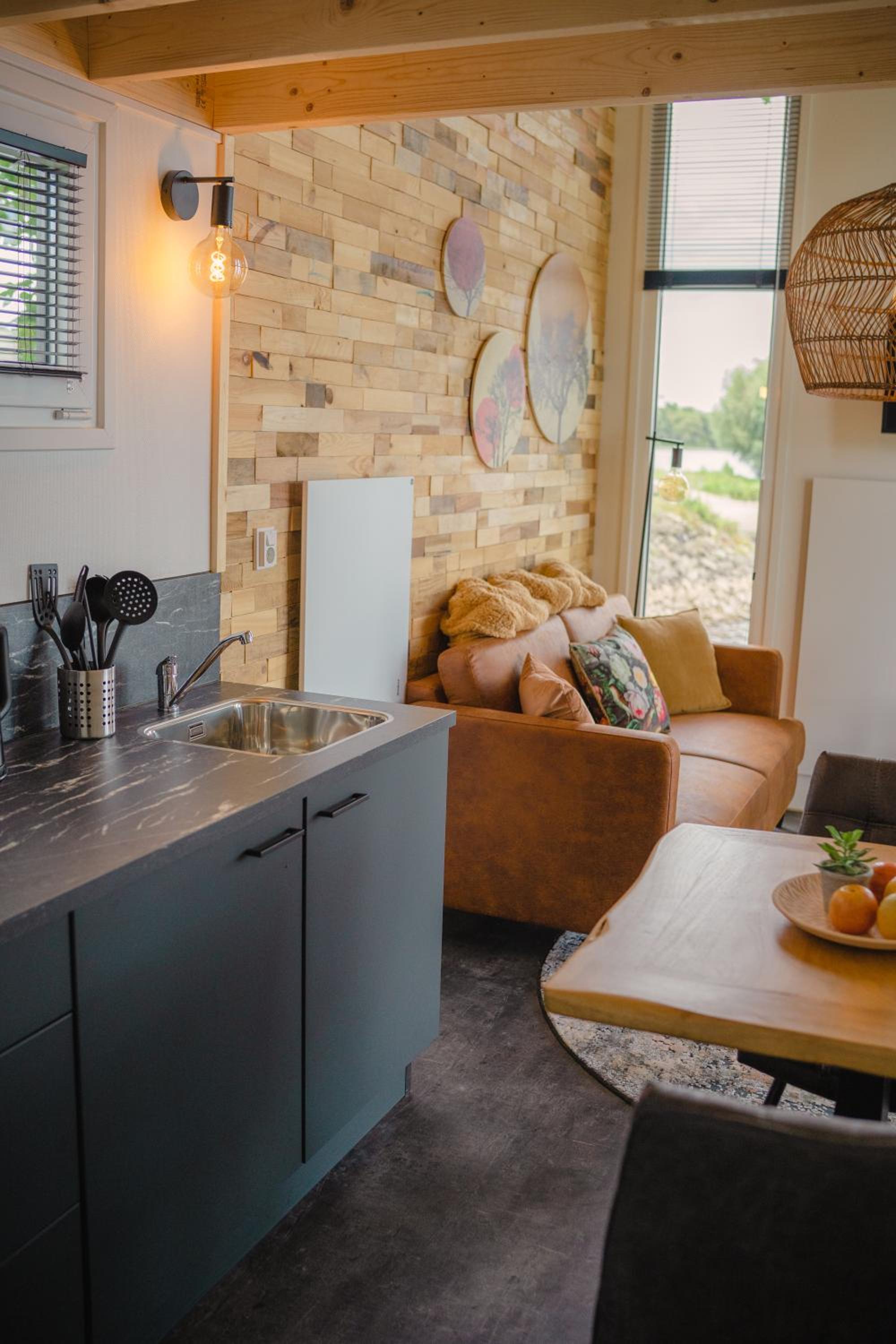 One-Bedroom House - Photo 8