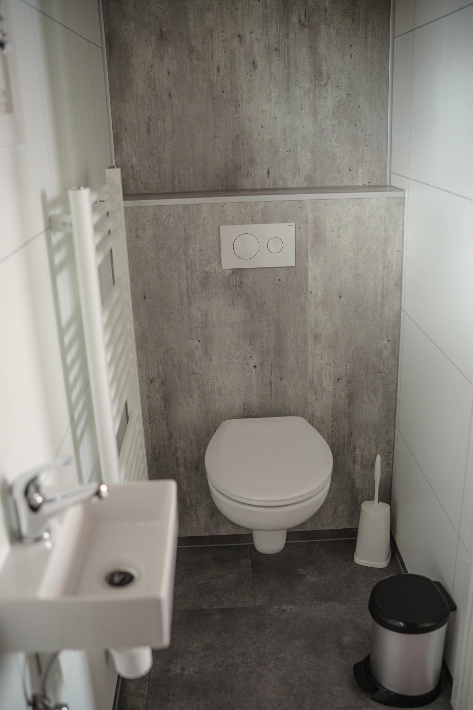 One-Bedroom House - Photo 12