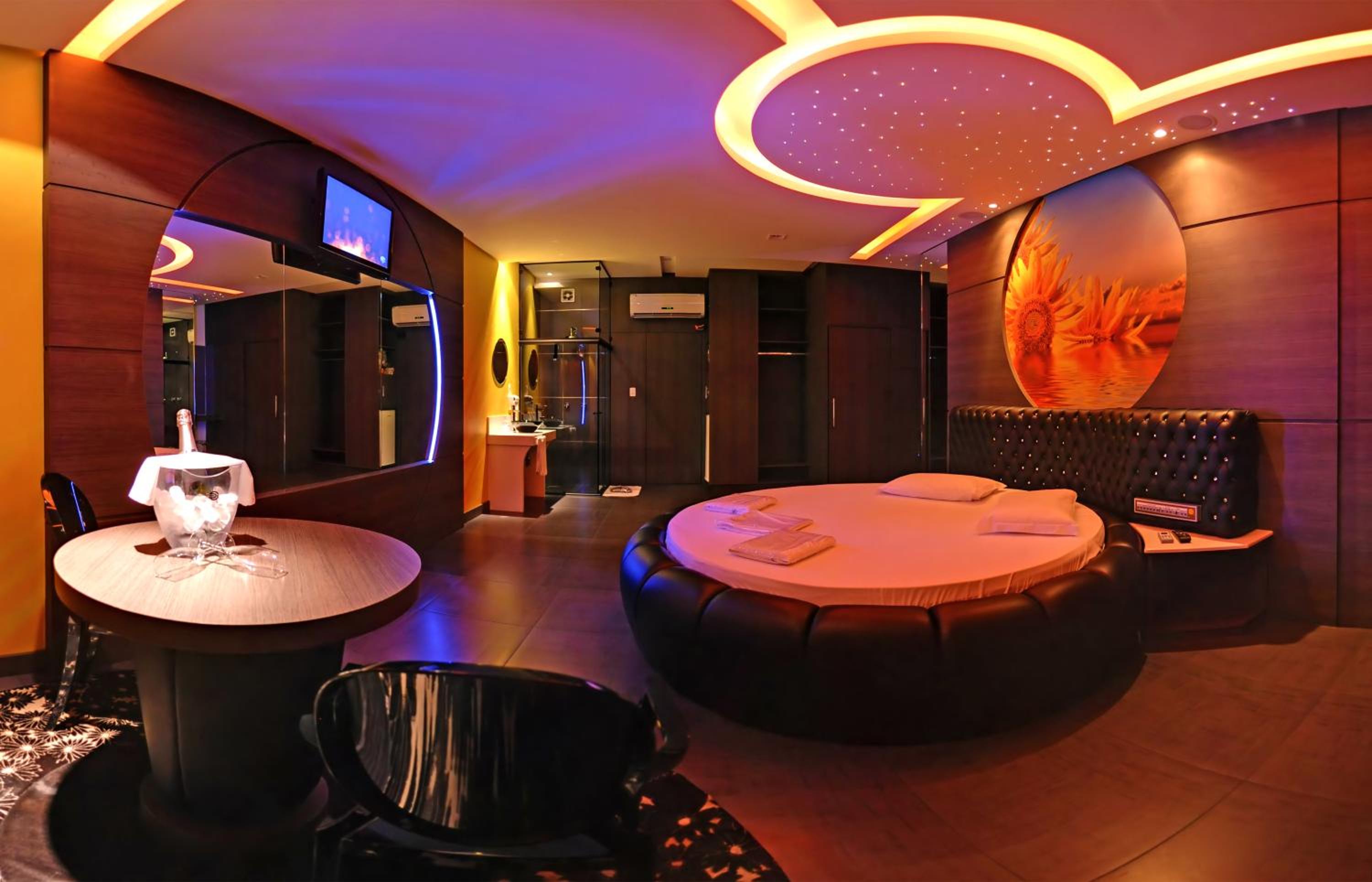 Deluxe Suite - Photo 5