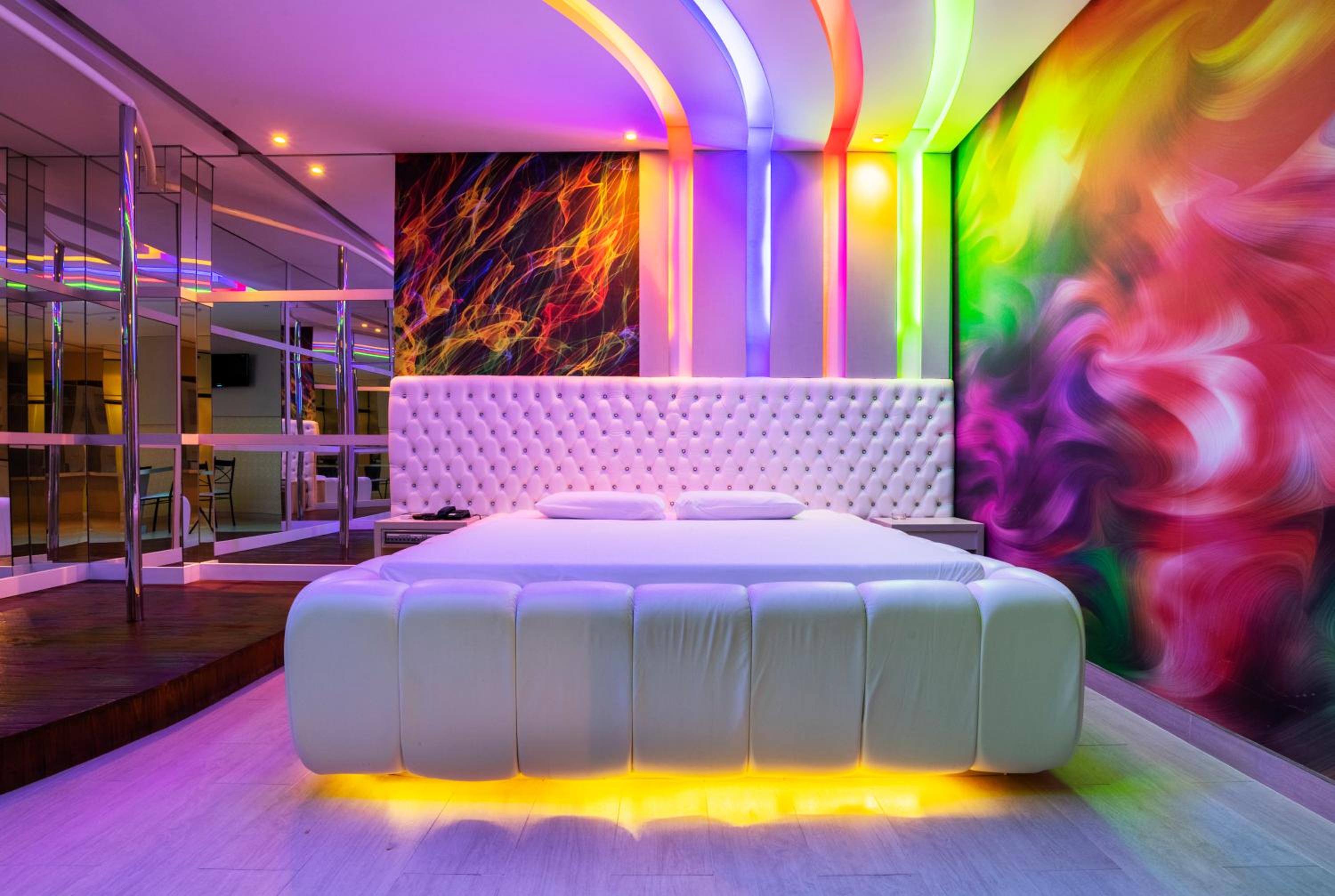 Deluxe Suite - Photo 2
