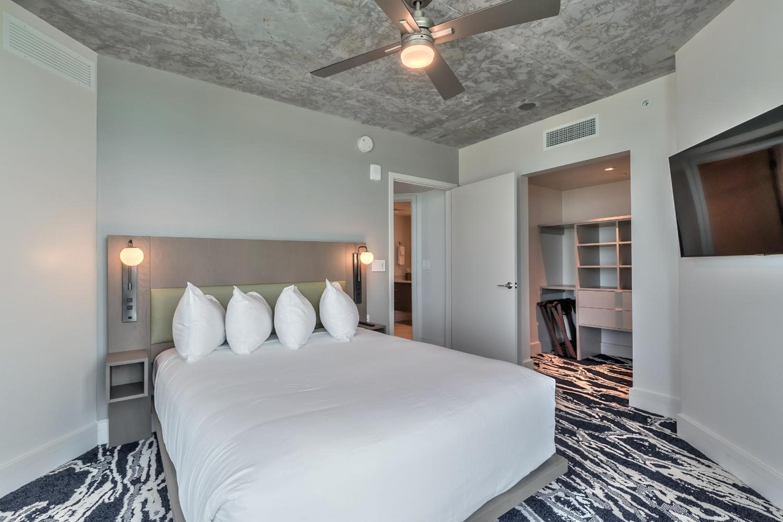 2 Bedroom Ocean & City North View Residence - Photo 7