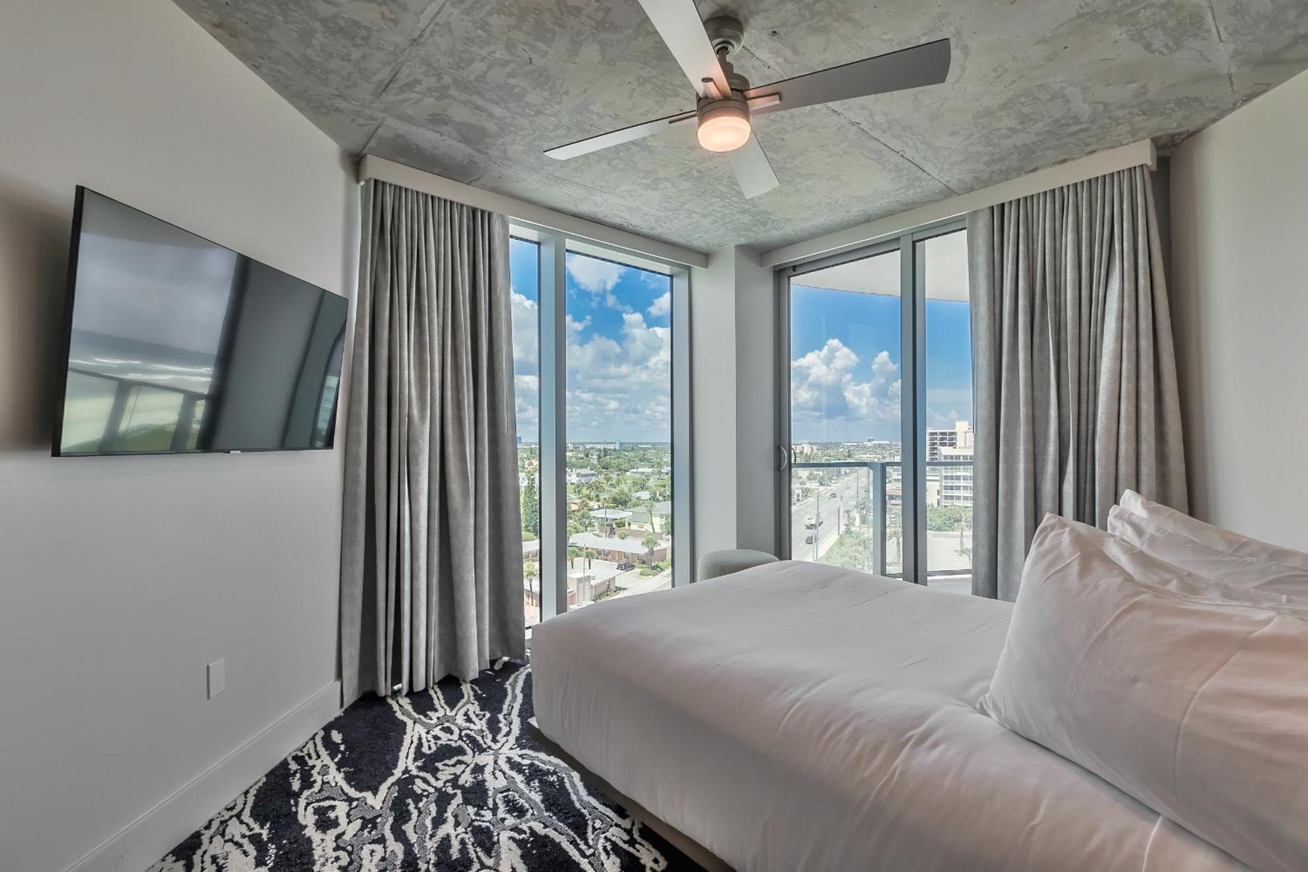 2 Bedroom Ocean & City North View Residence - Photo 1