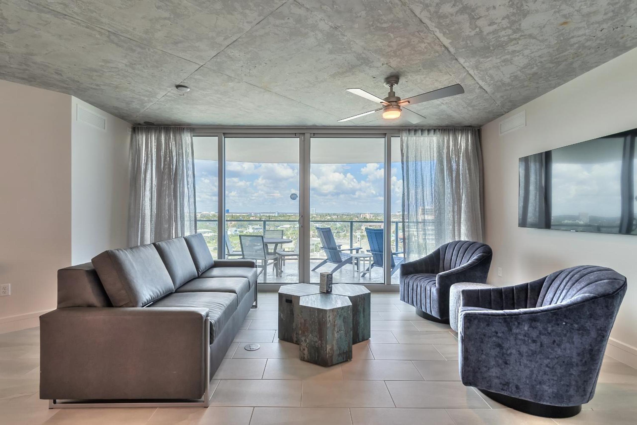 2 Bedroom Ocean & City North View Residence - Photo 17