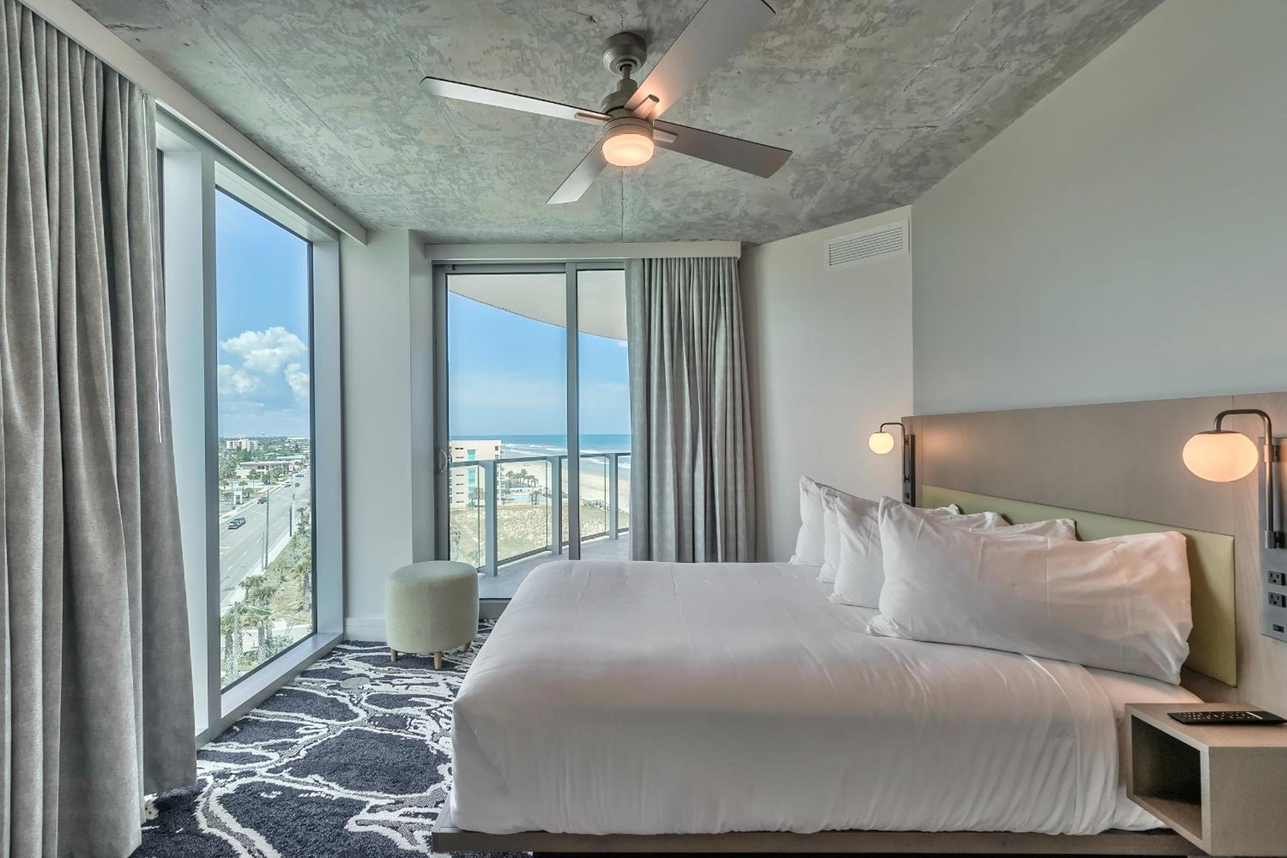 2 Bedroom Ocean & City North View Residence - Photo 15