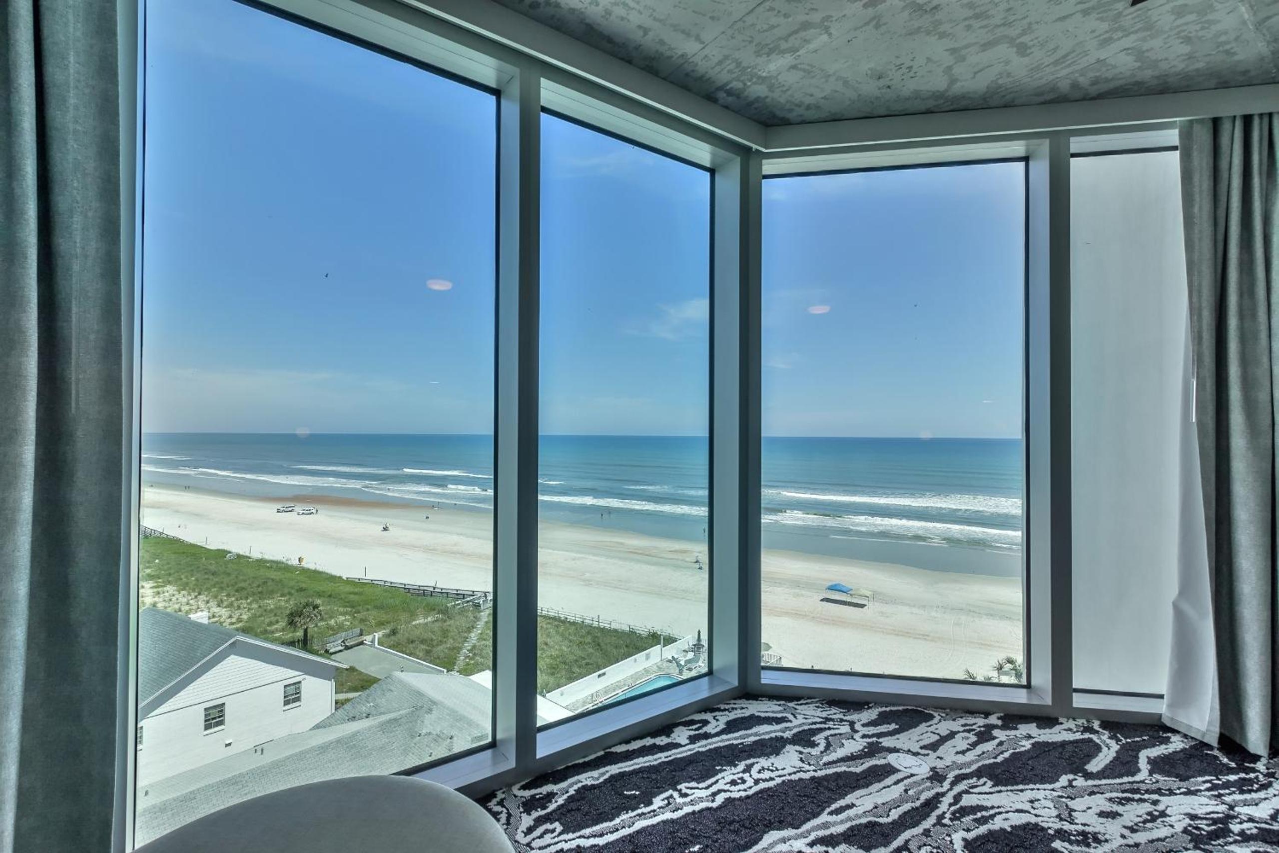 2 Bedroom Ocean & City North View Residence - Photo 18