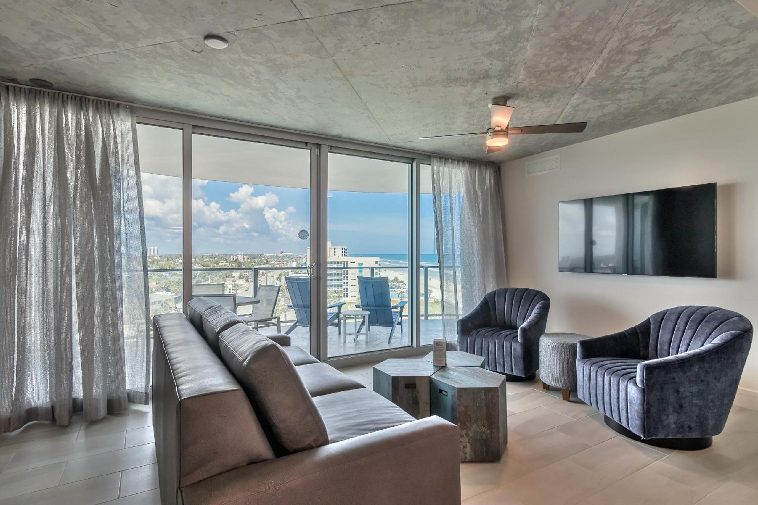 2 Bedroom Ocean & City North View Residence - Photo 12