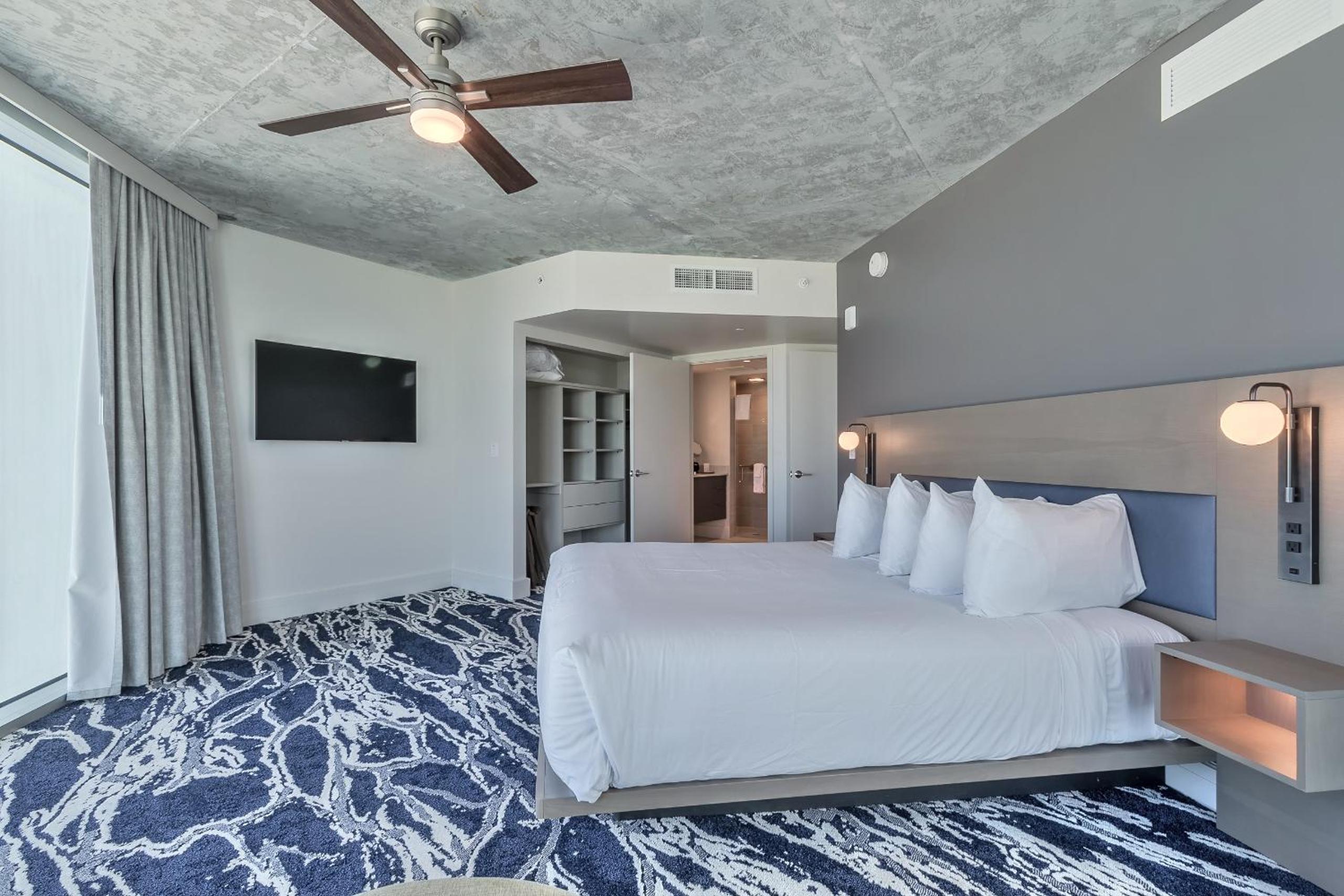 2 Bedroom Ocean & City North View Residence - Photo 11