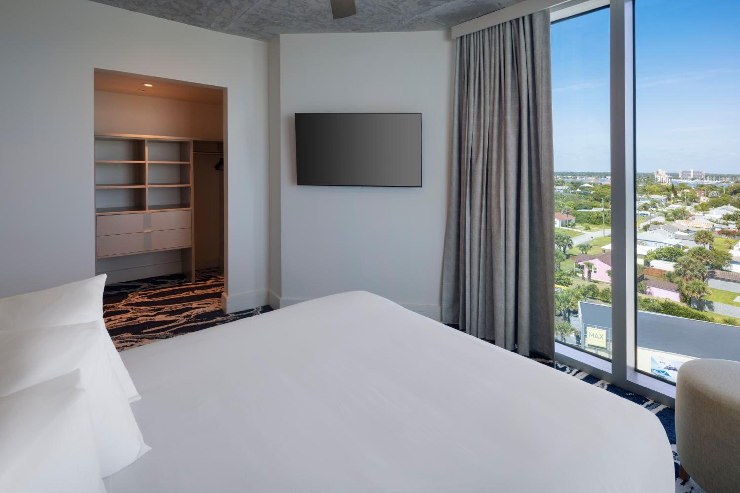 2 Bedroom Ocean & City North View Residence - Photo 9