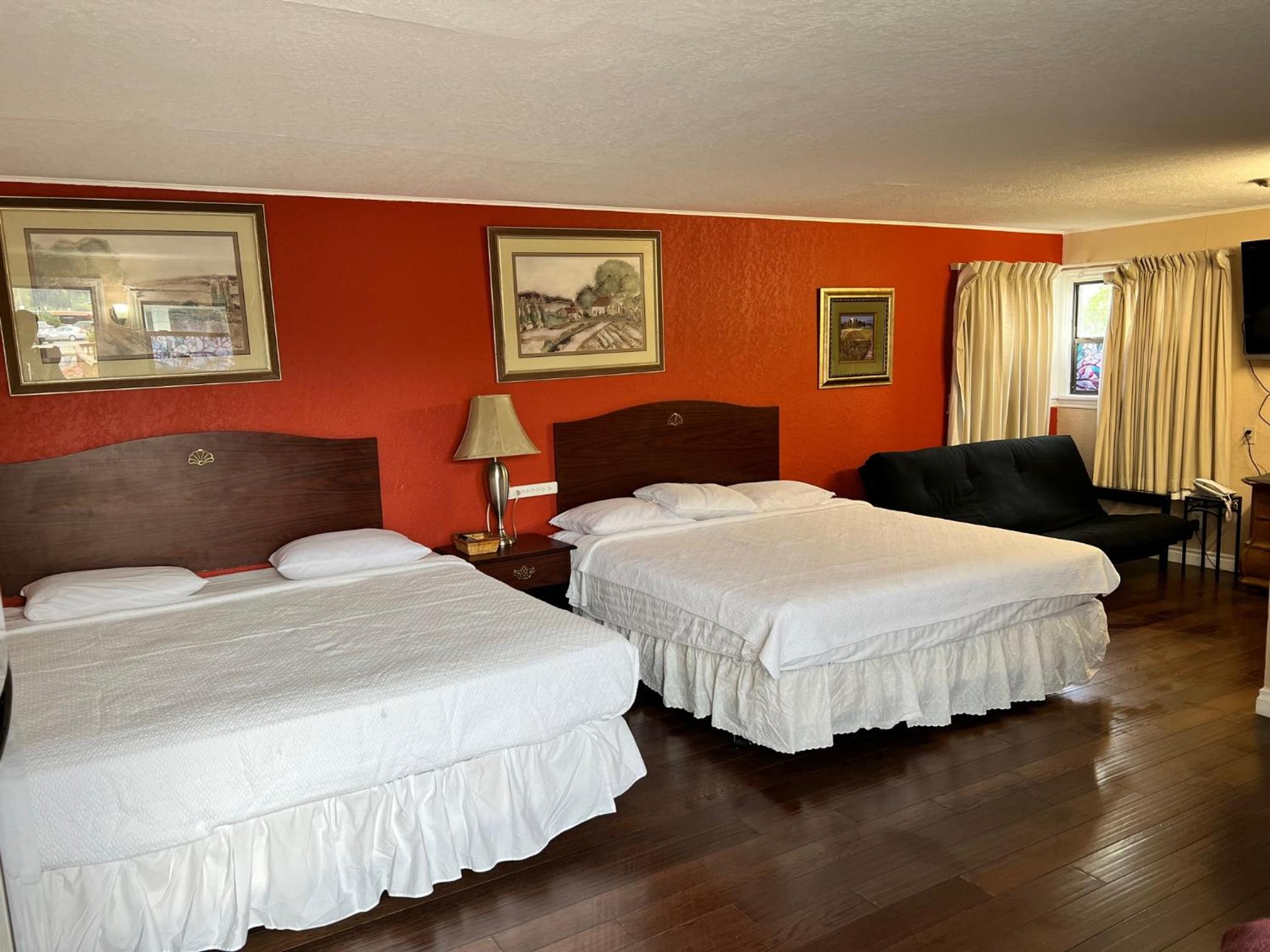 King Room with Two King Beds - Photo 1