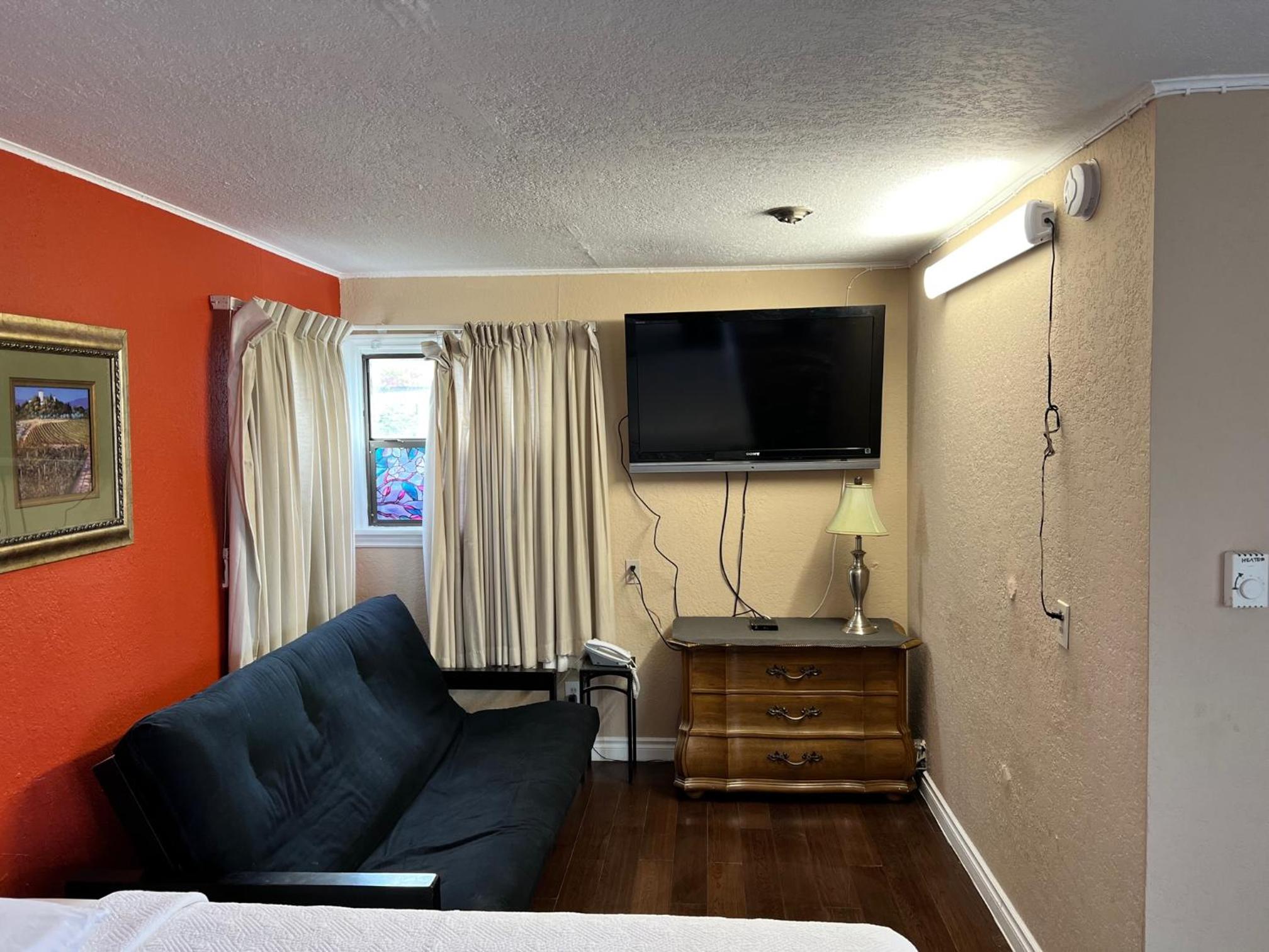 King Room with Two King Beds - Photo 3