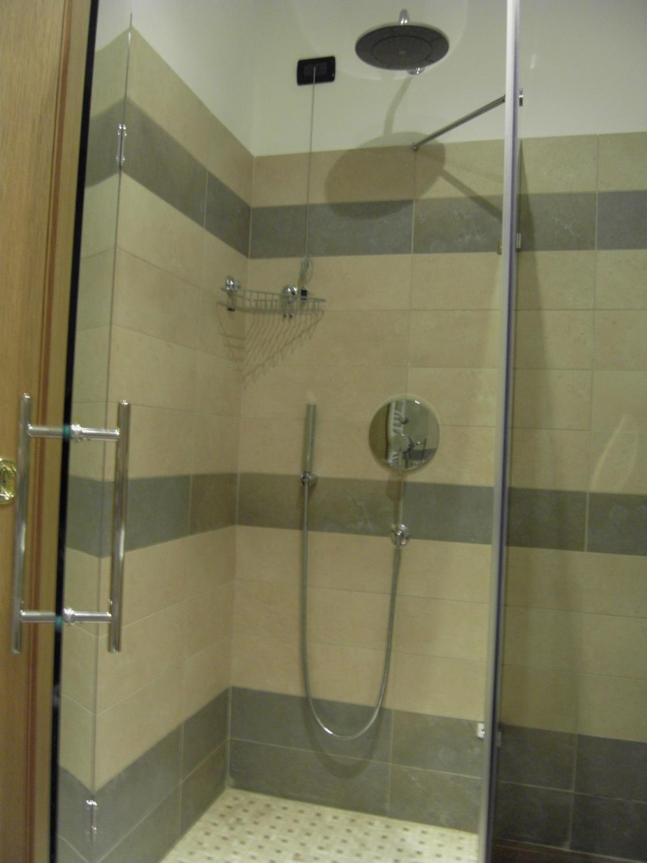 Double or Twin Room - Photo 4