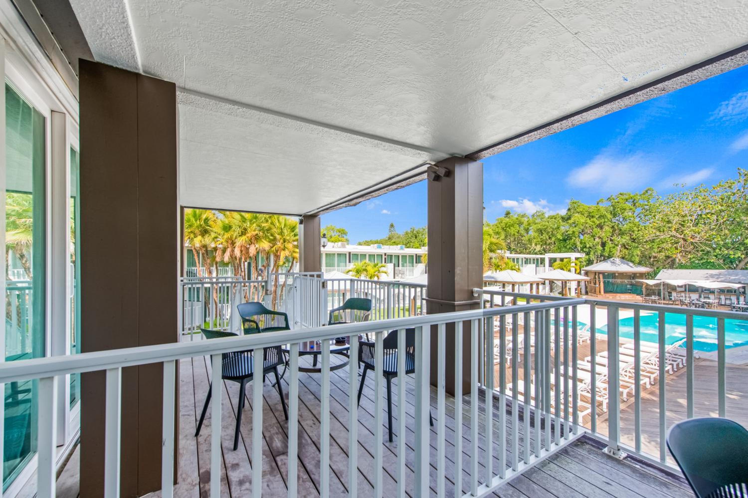 Premium Pool View King Suite photo 2