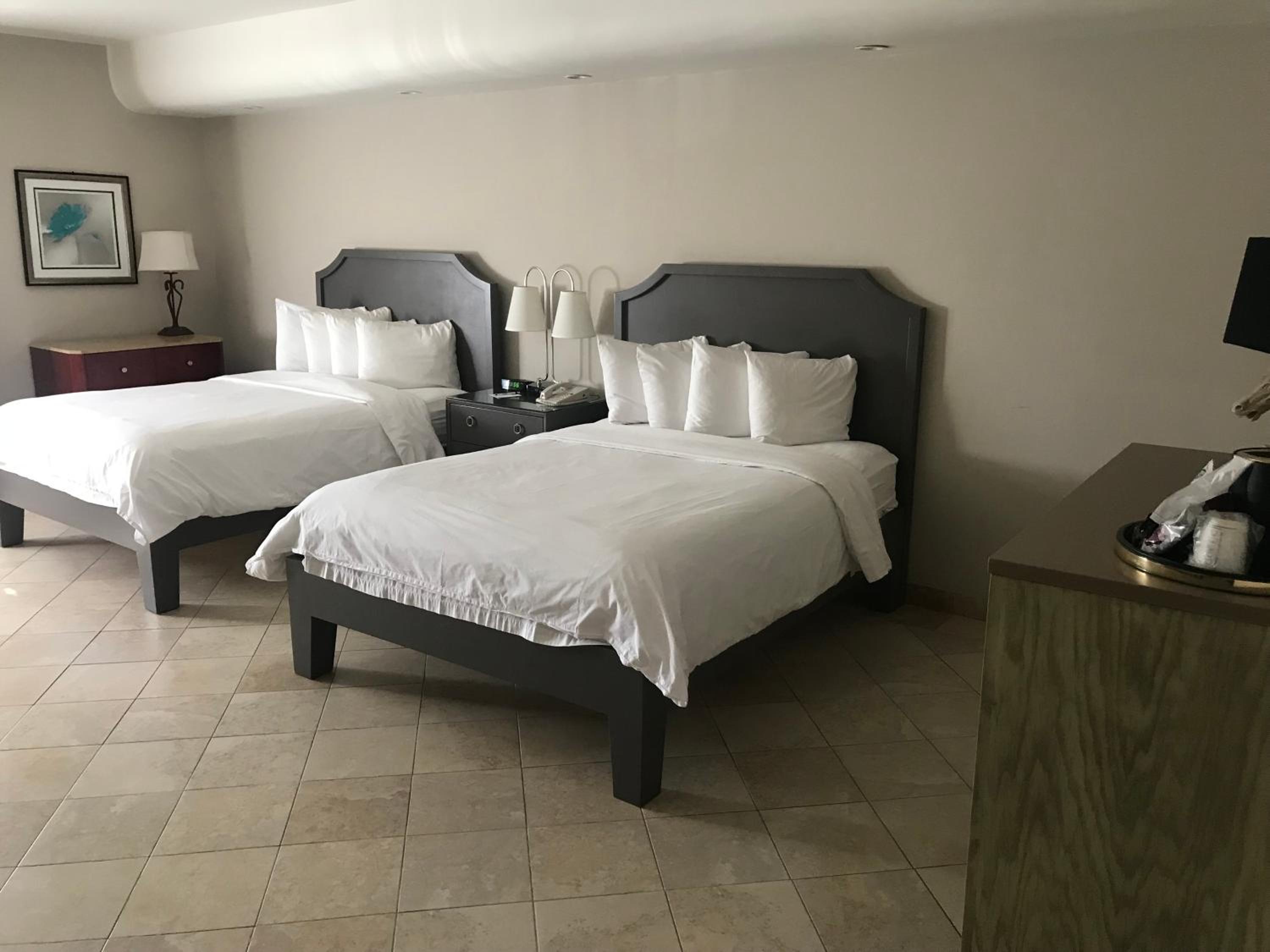 Queen Room With Two Queen Beds - Disability Access