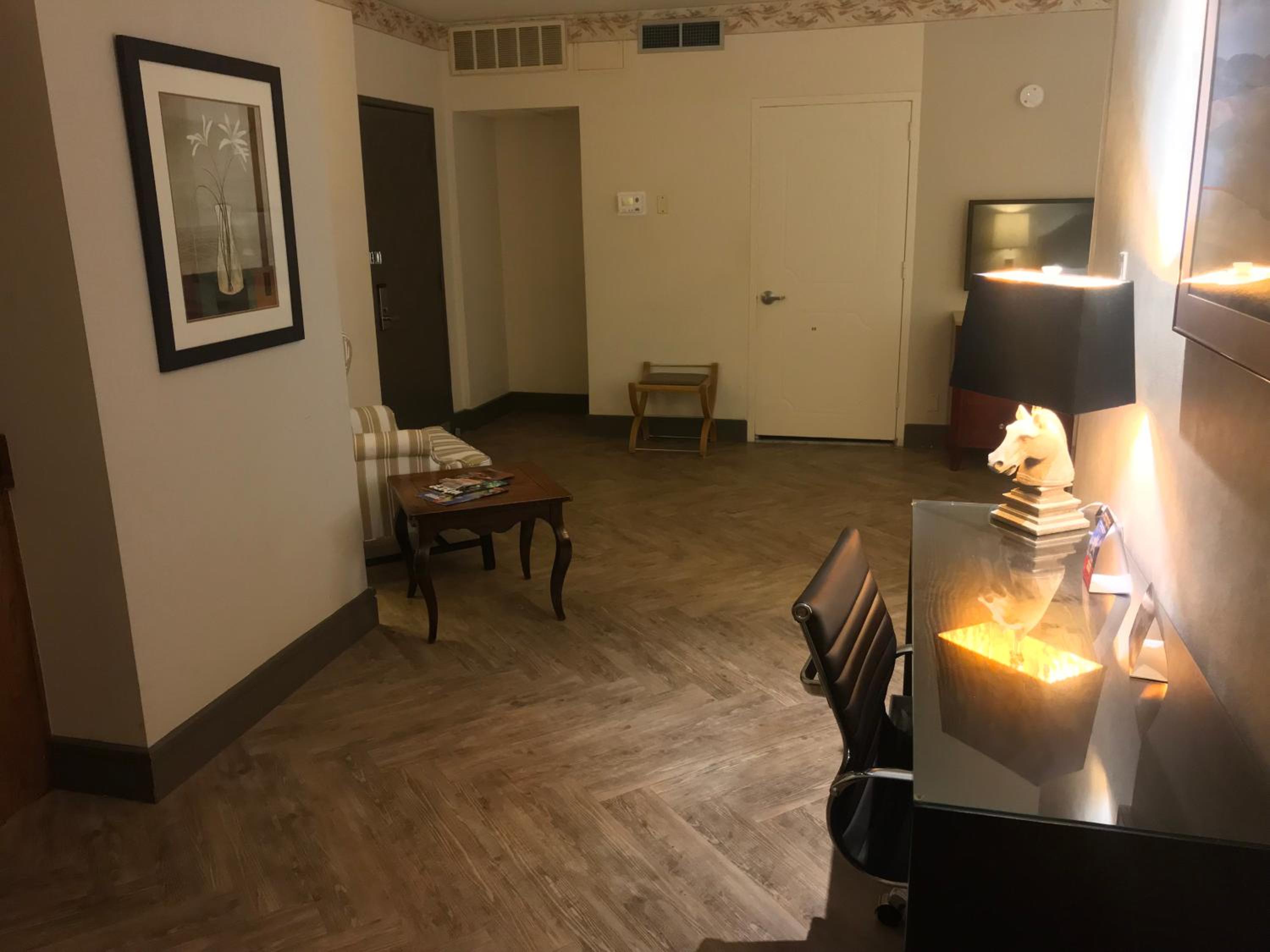 Junior Suite With One Queen Bed