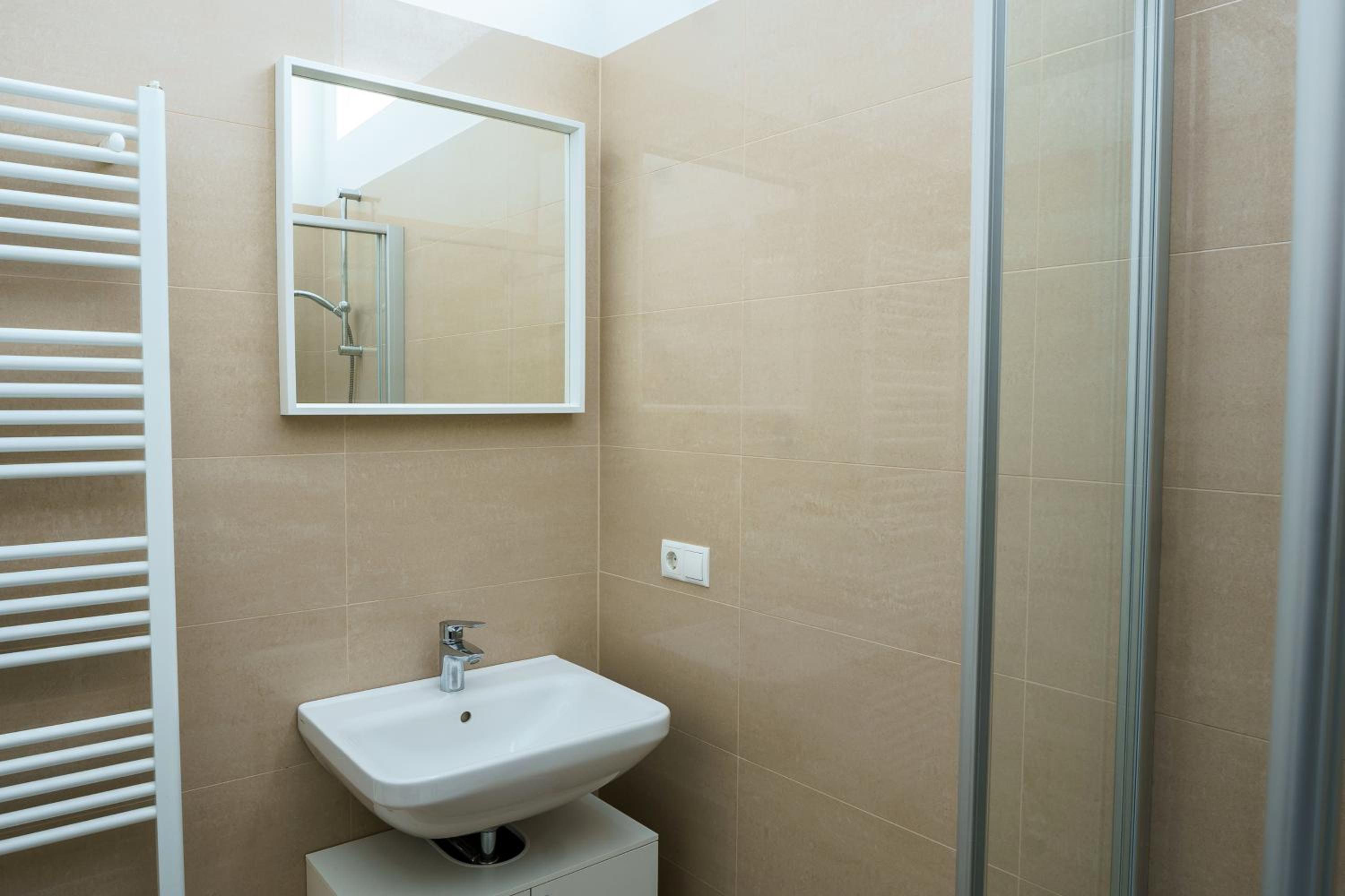 One-Bedroom Apartment thumbnail 5
