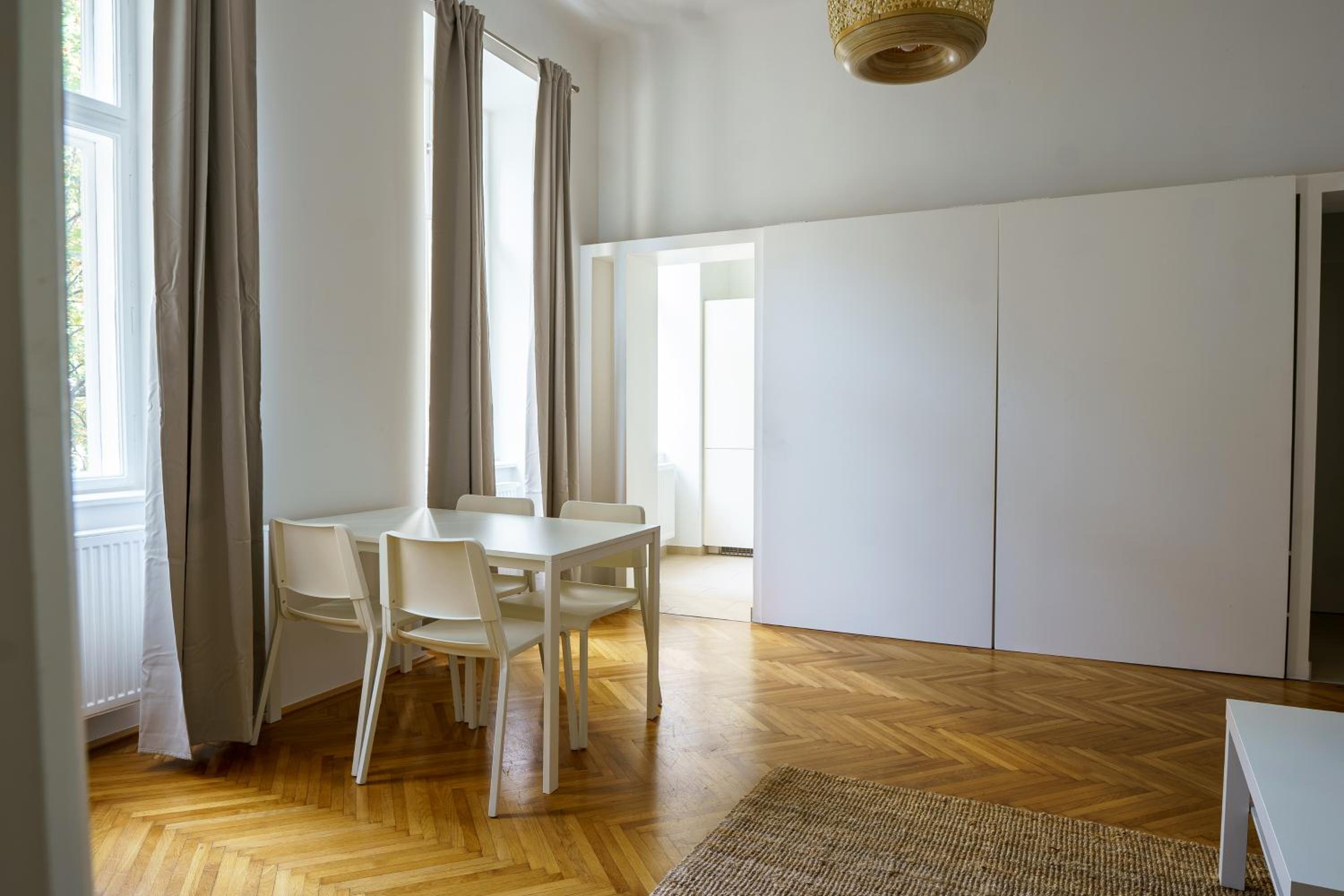 One-Bedroom Apartment thumbnail 5