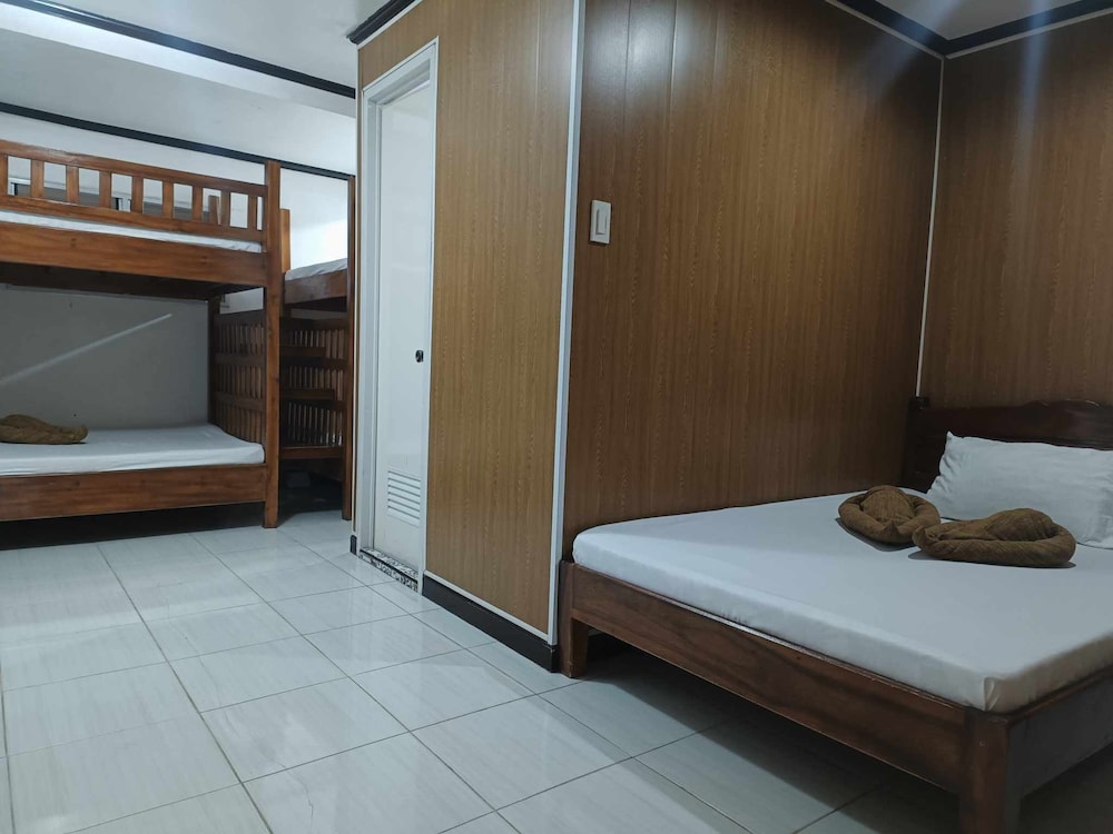 Basic Room, Multiple Beds, Private Bathroom, Mountain View