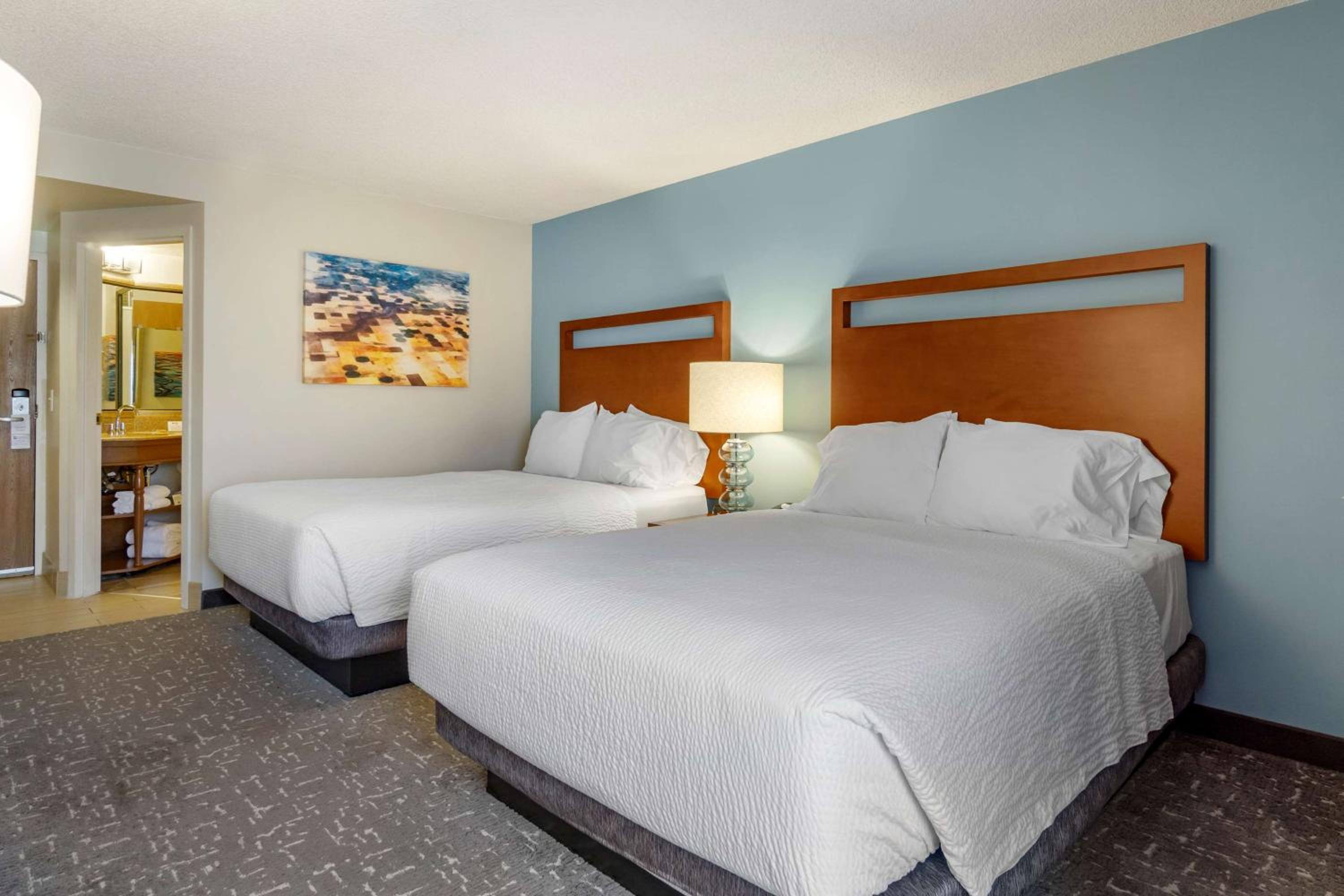 Queen Room with Two Queen Beds - Non-Smoking - Photo 1