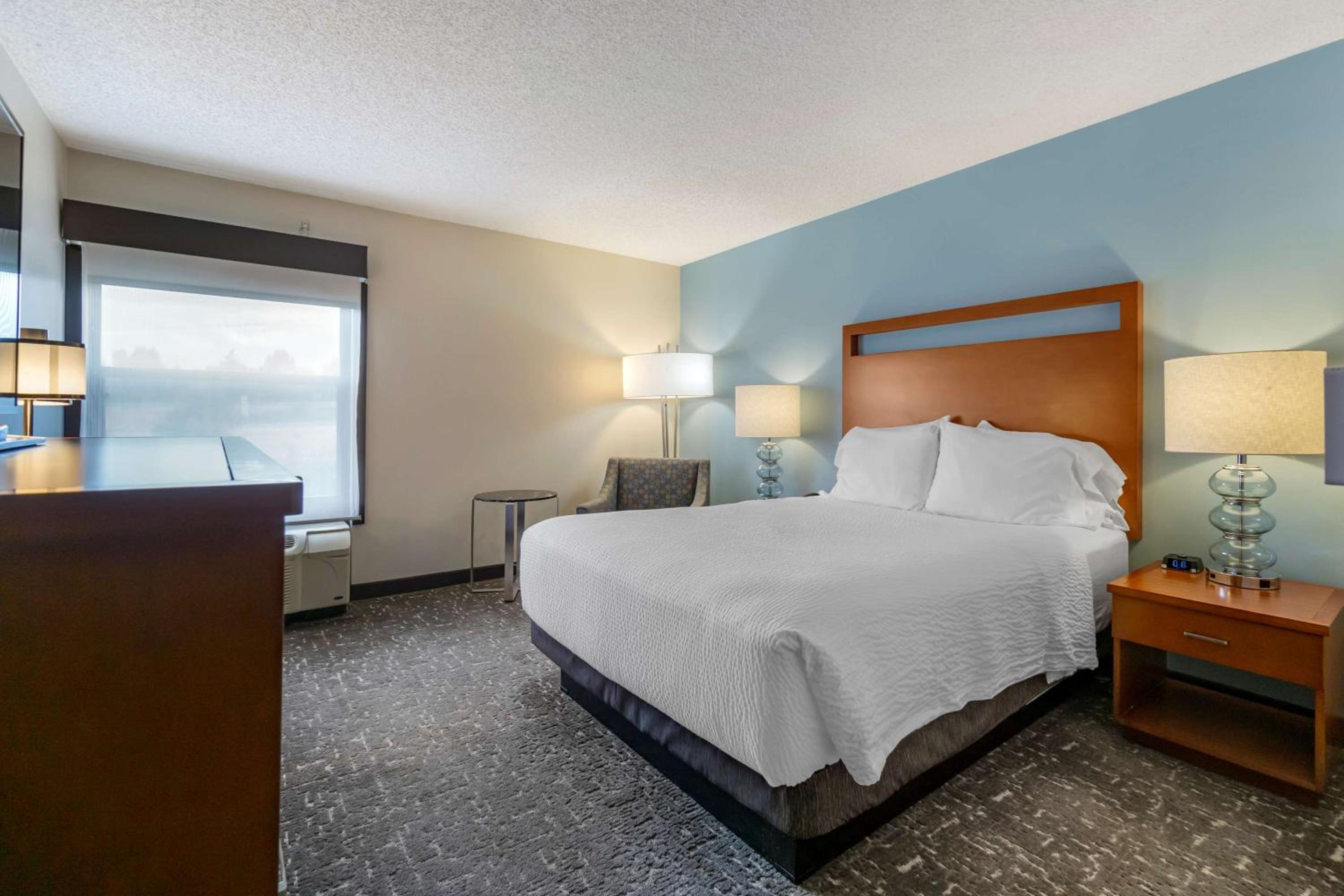 Queen Room - Mobility Access - Photo 1