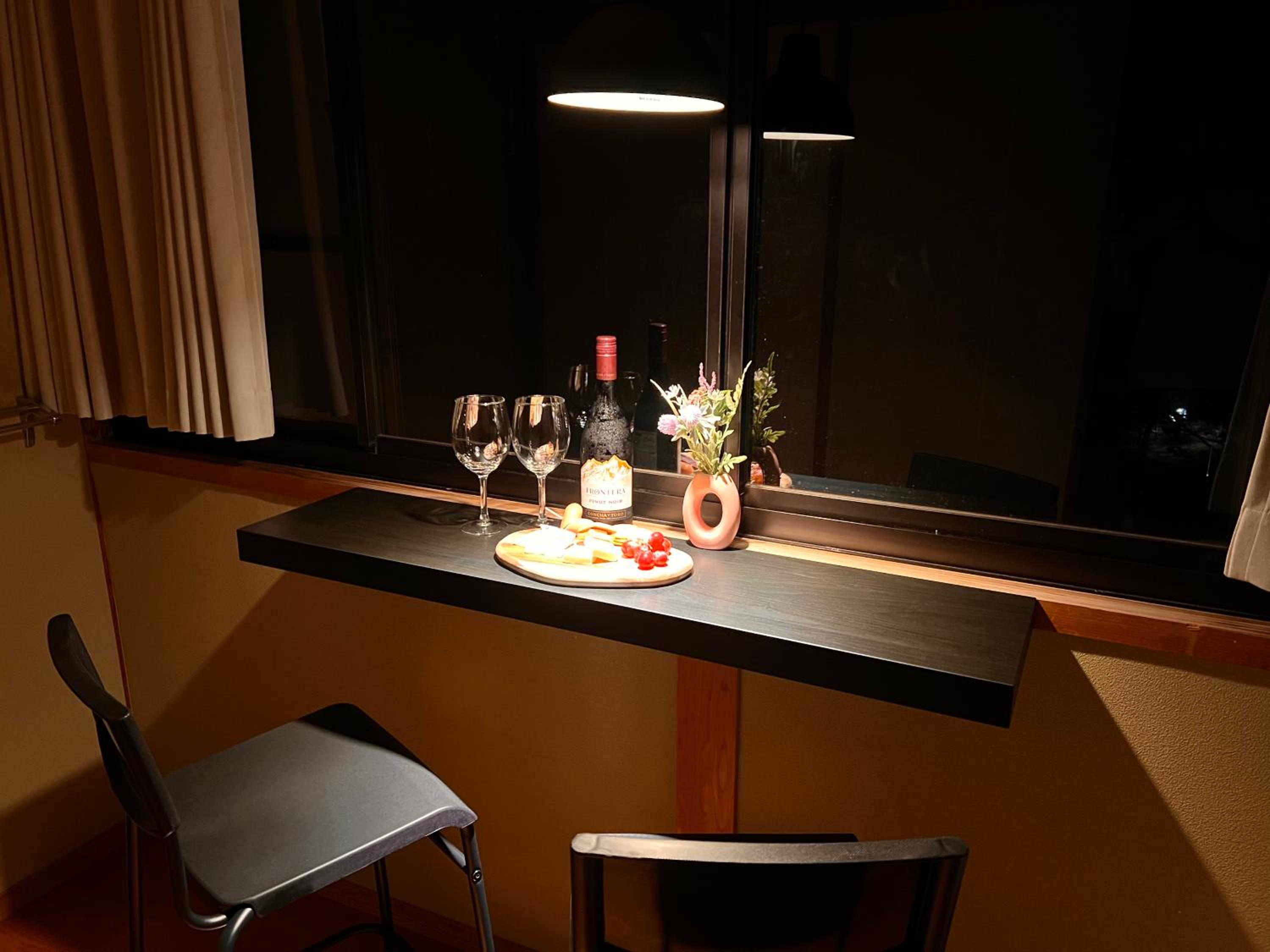 Twin Room with City View - Photo 8