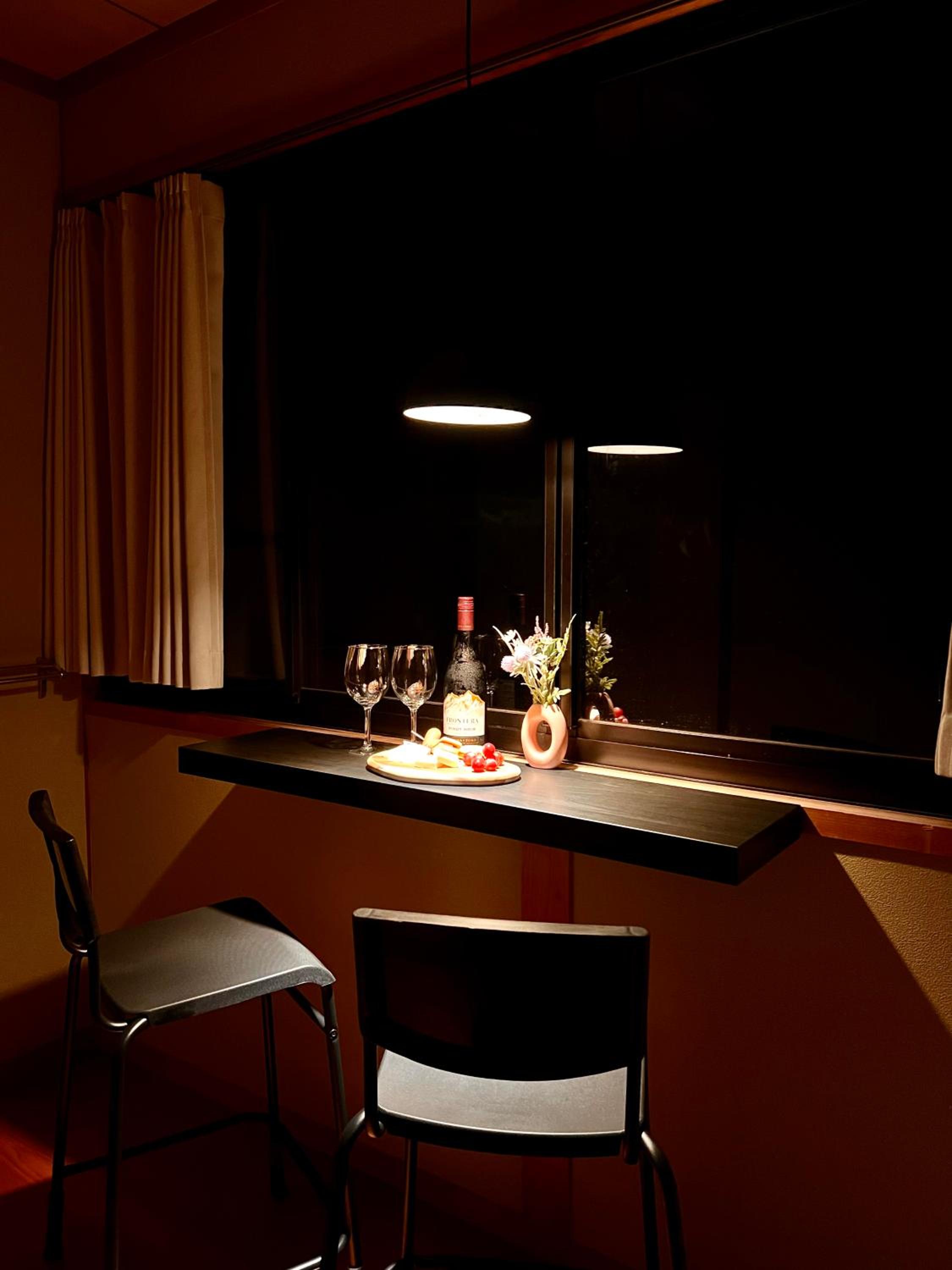 Twin Room with City View - Photo 10