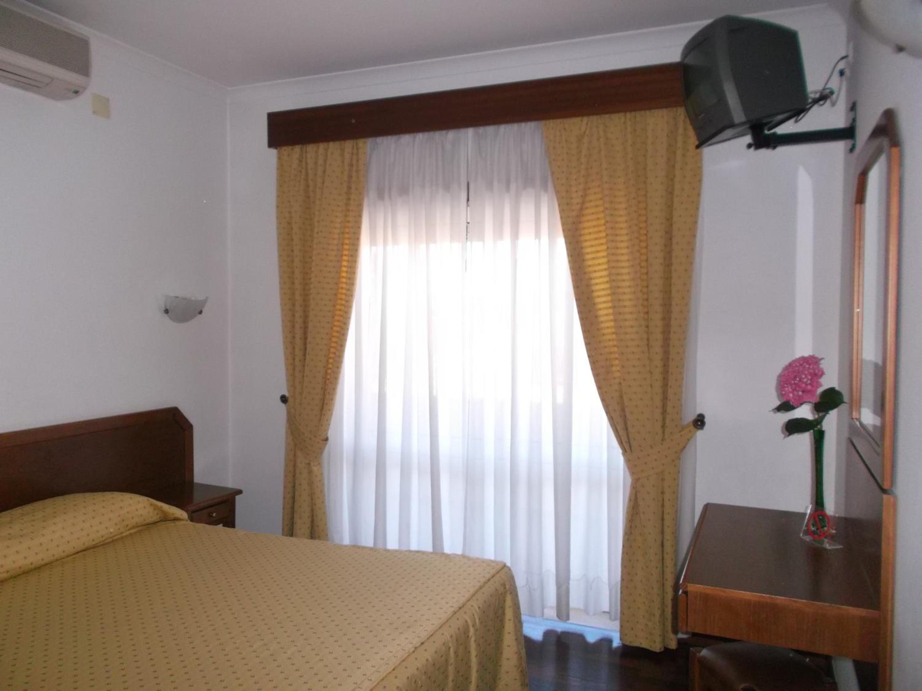 Double or Twin Room photo 3