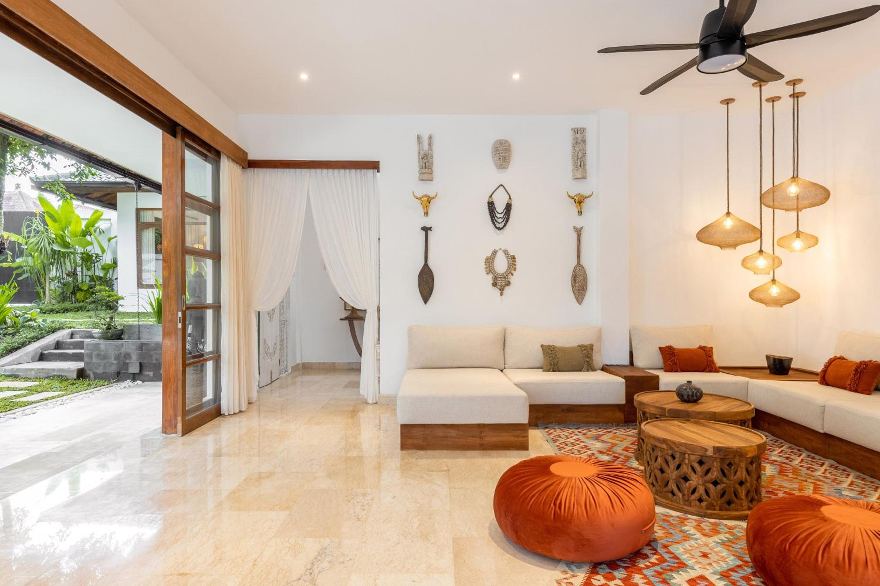 Villa - Photo 1