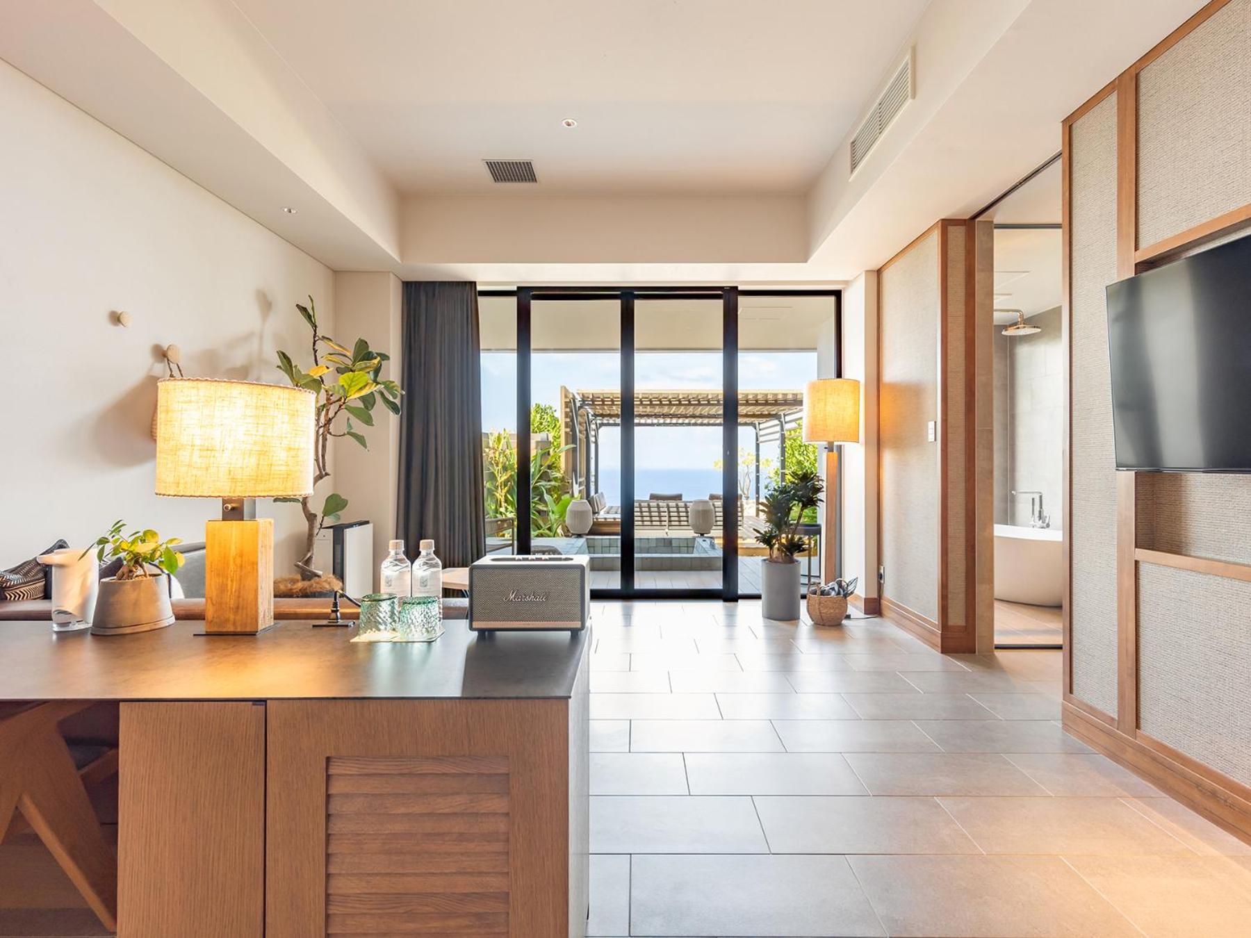 Ocean View Garden Suite,13 years or older - Photo 9