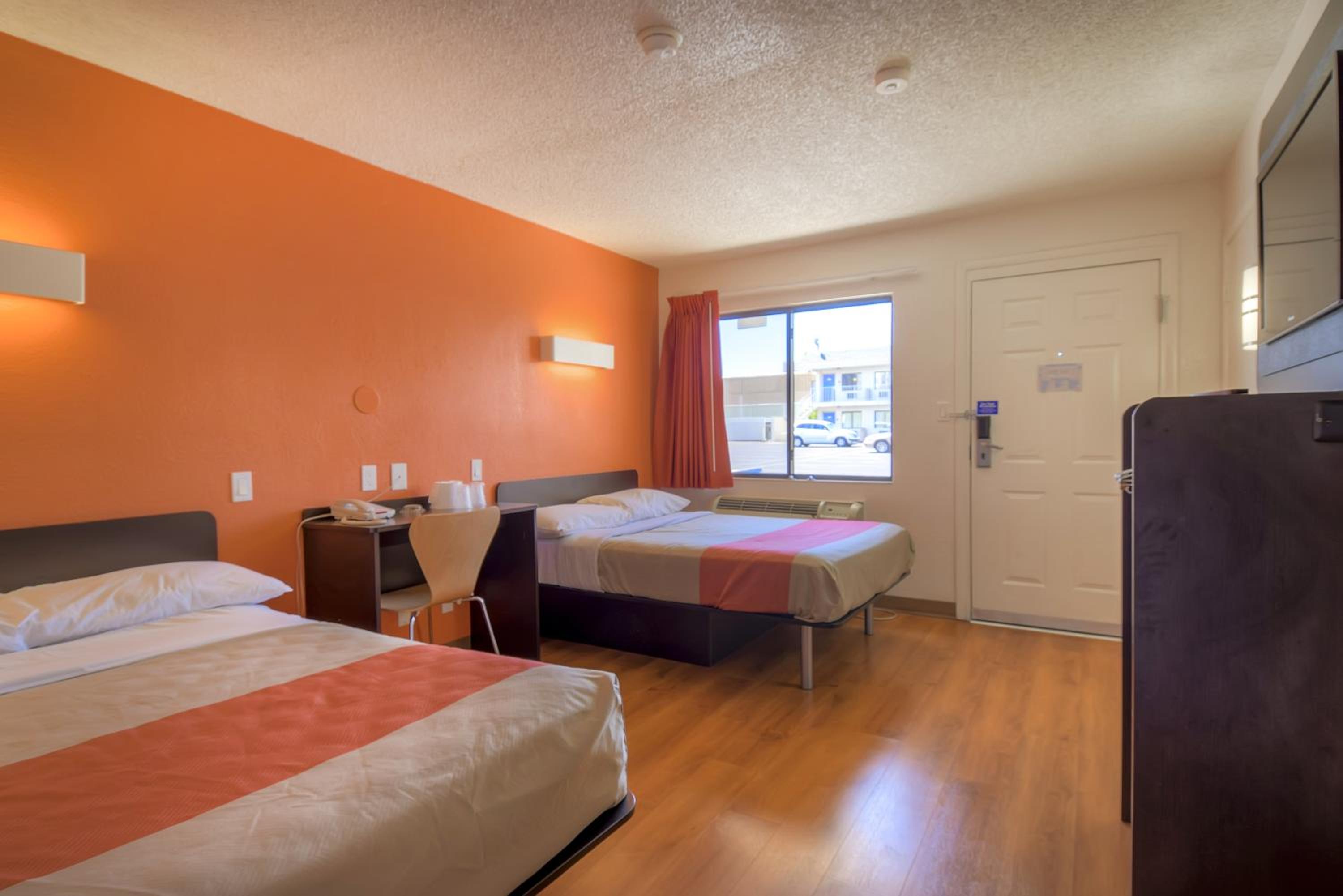 Queen Room with Two Queen Beds - Non-Smoking photo 1