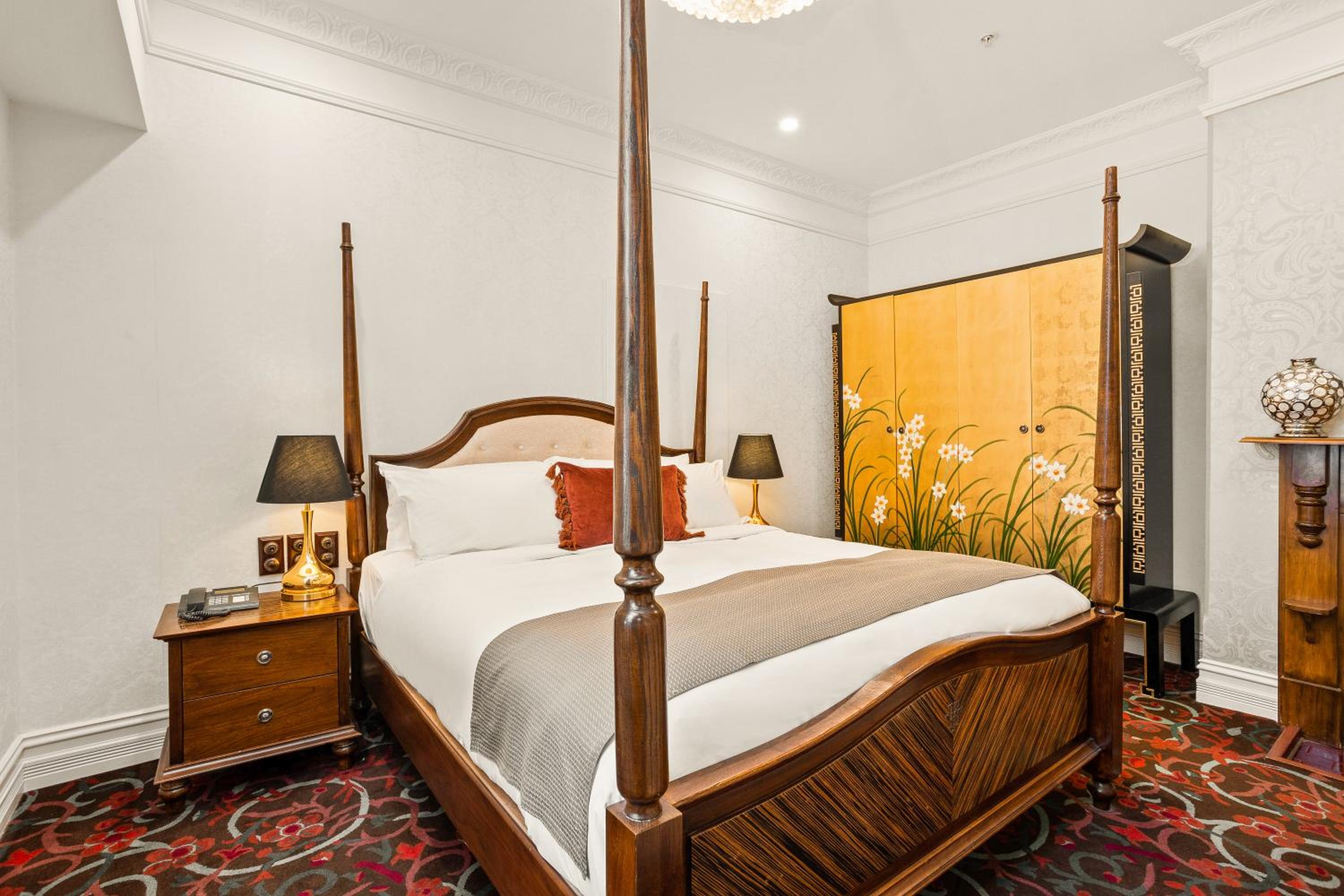 Deluxe King Suite