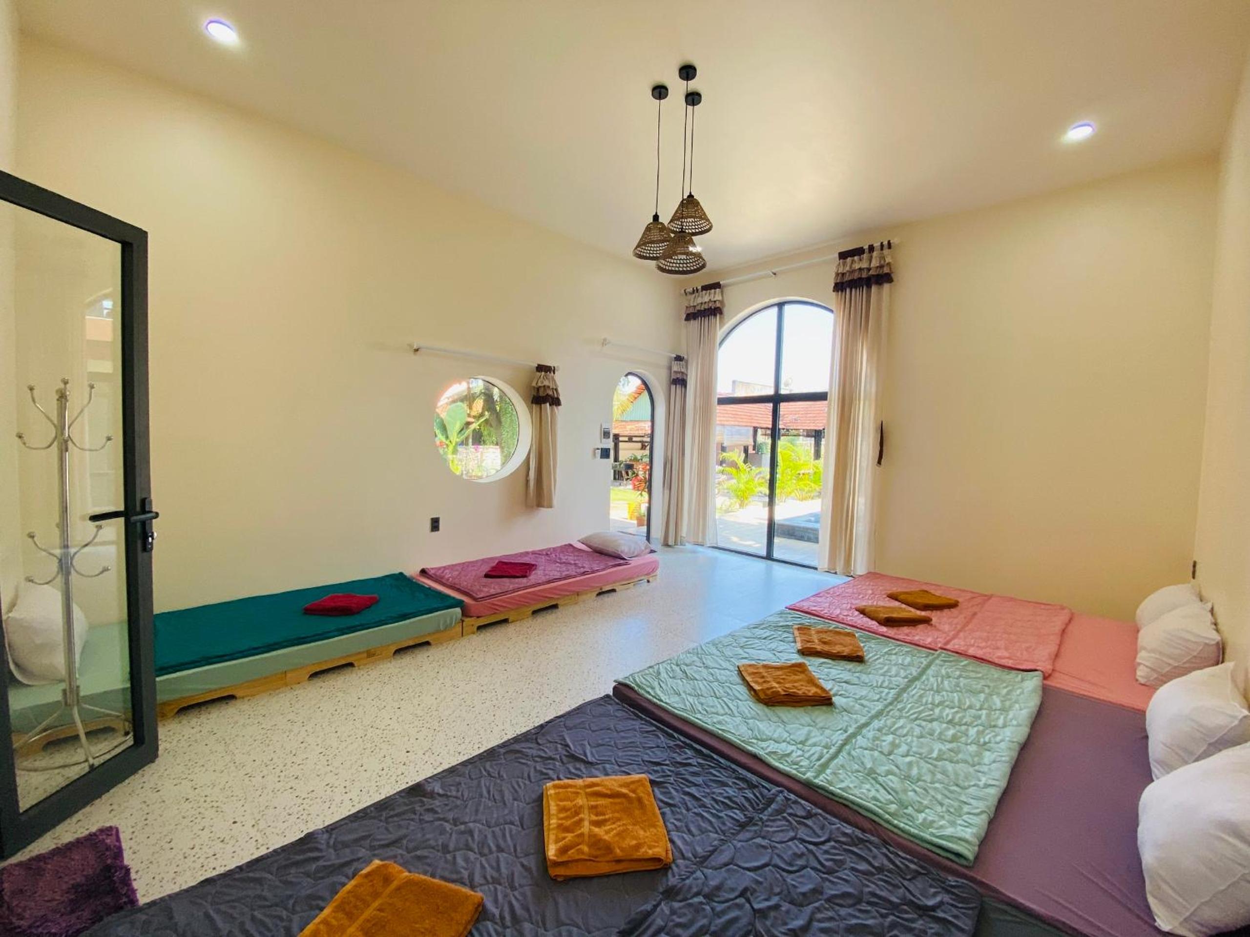 Superior Family Room photo 1