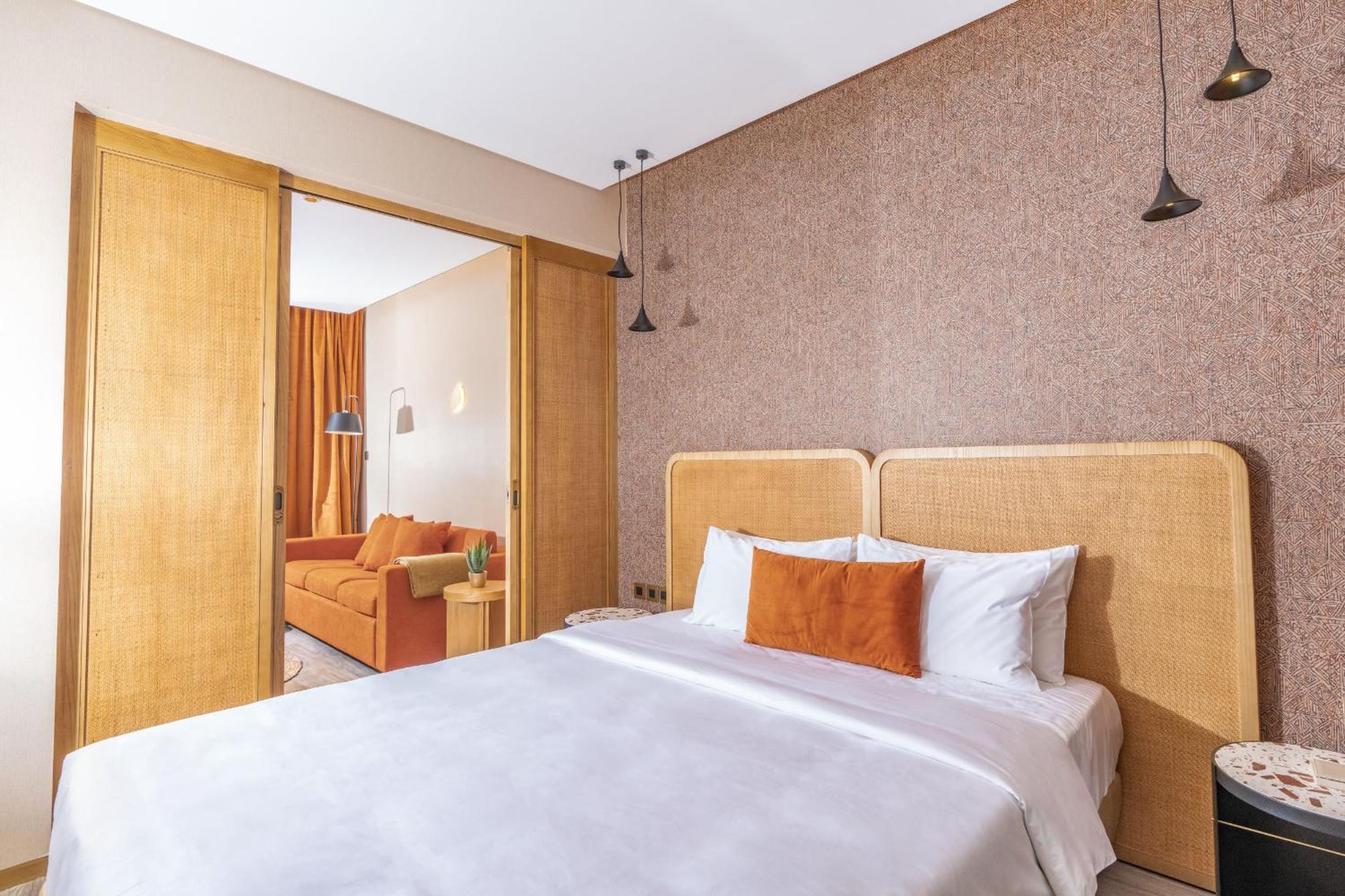 Deluxe King Suite - Photo 2