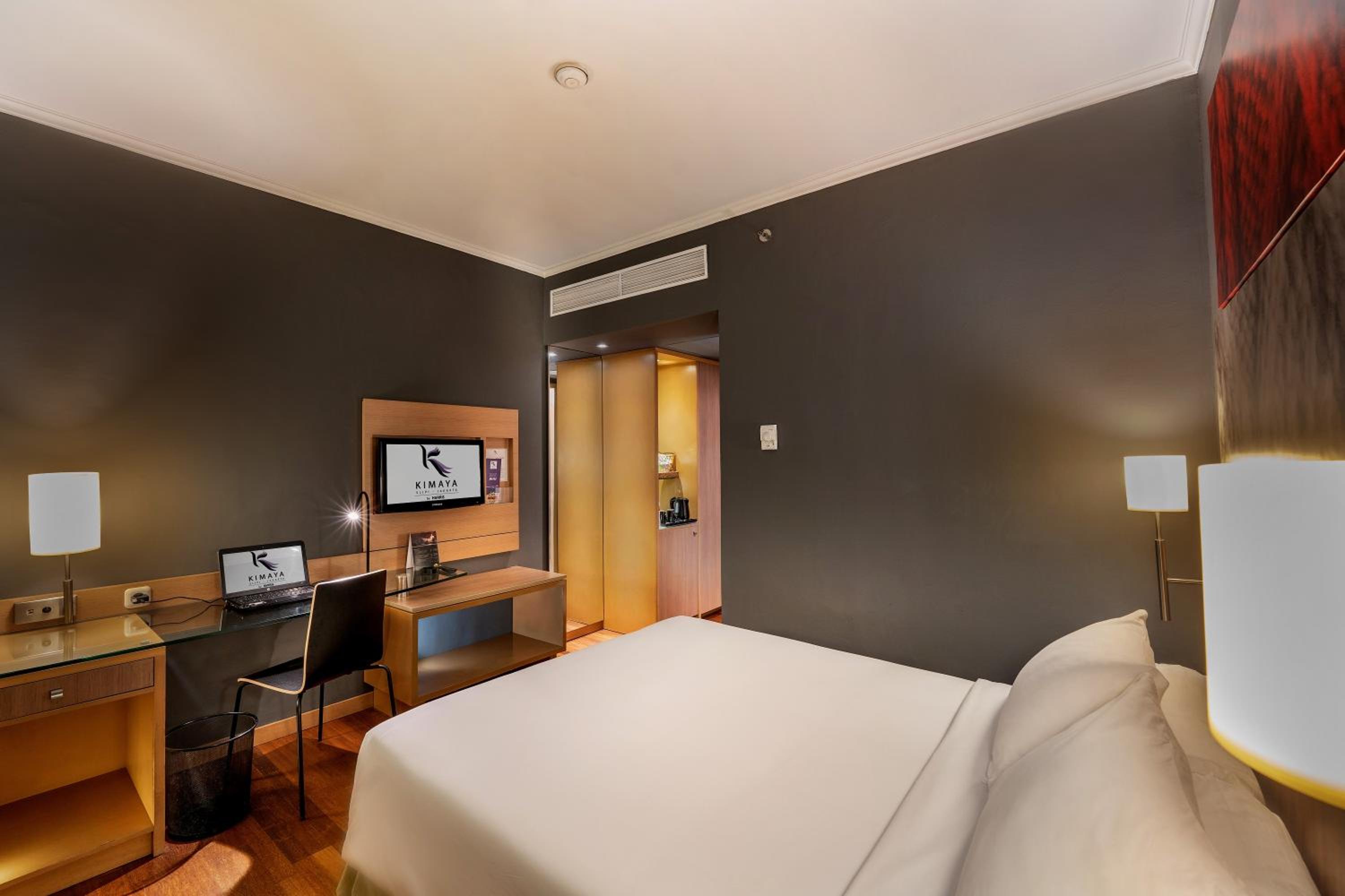 Executive Room - Photo 1