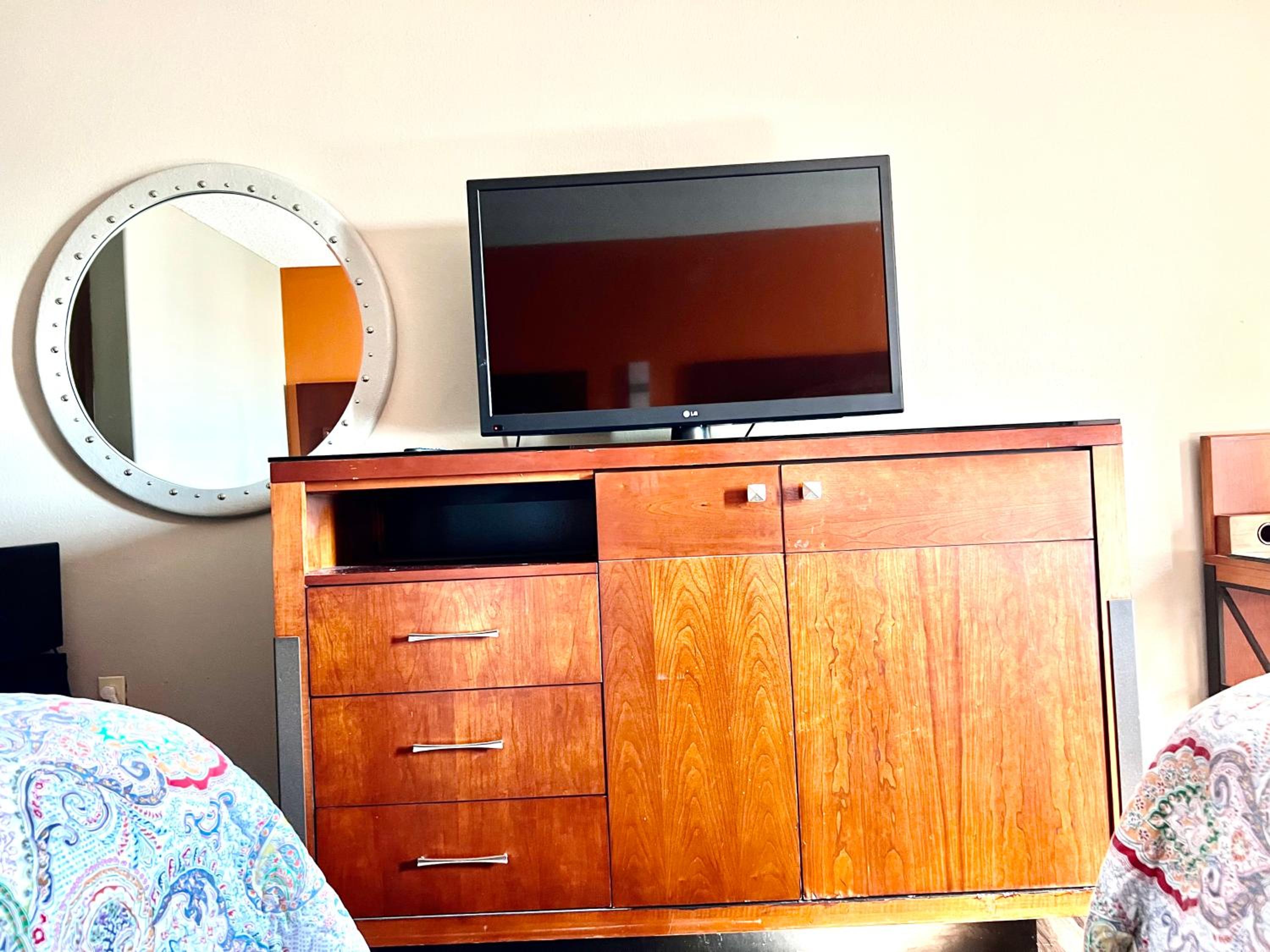 King Room - Non-Smoking - Photo 5